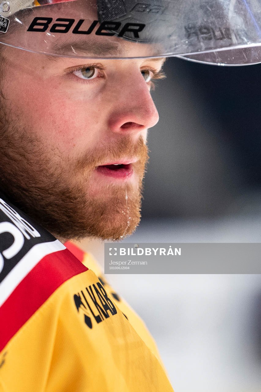 Luleås målvakt Nils Rubin unde uppvärmningen