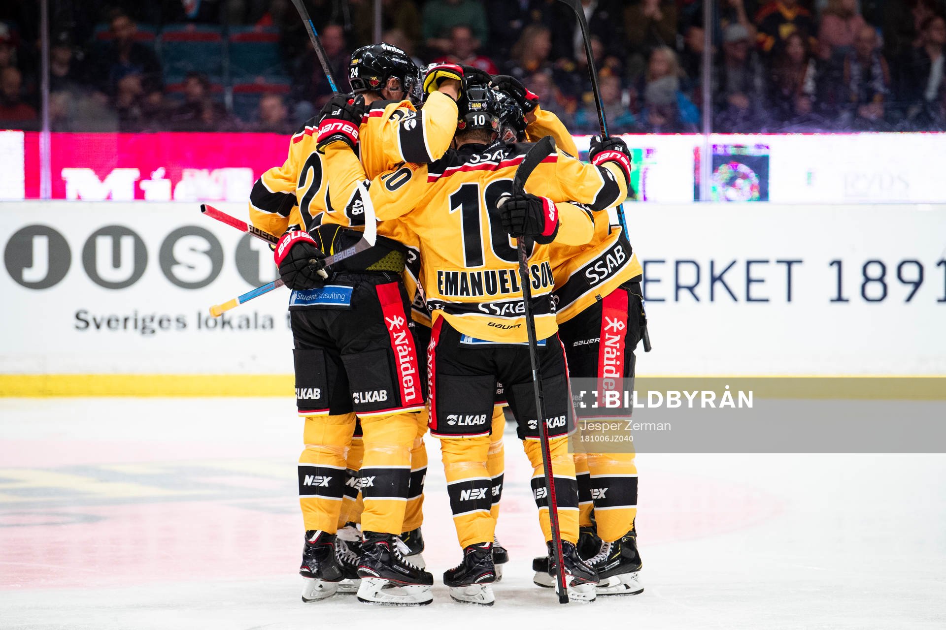 Luleås spelare jublar tillsammans