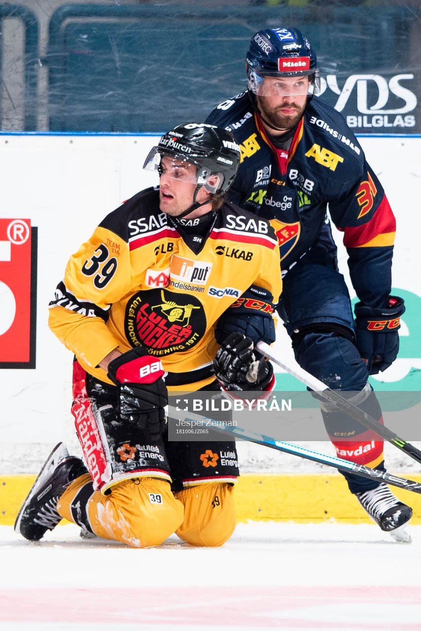 Luleås Pontus Själin och Djurgårdens Dick Axelsson  i en