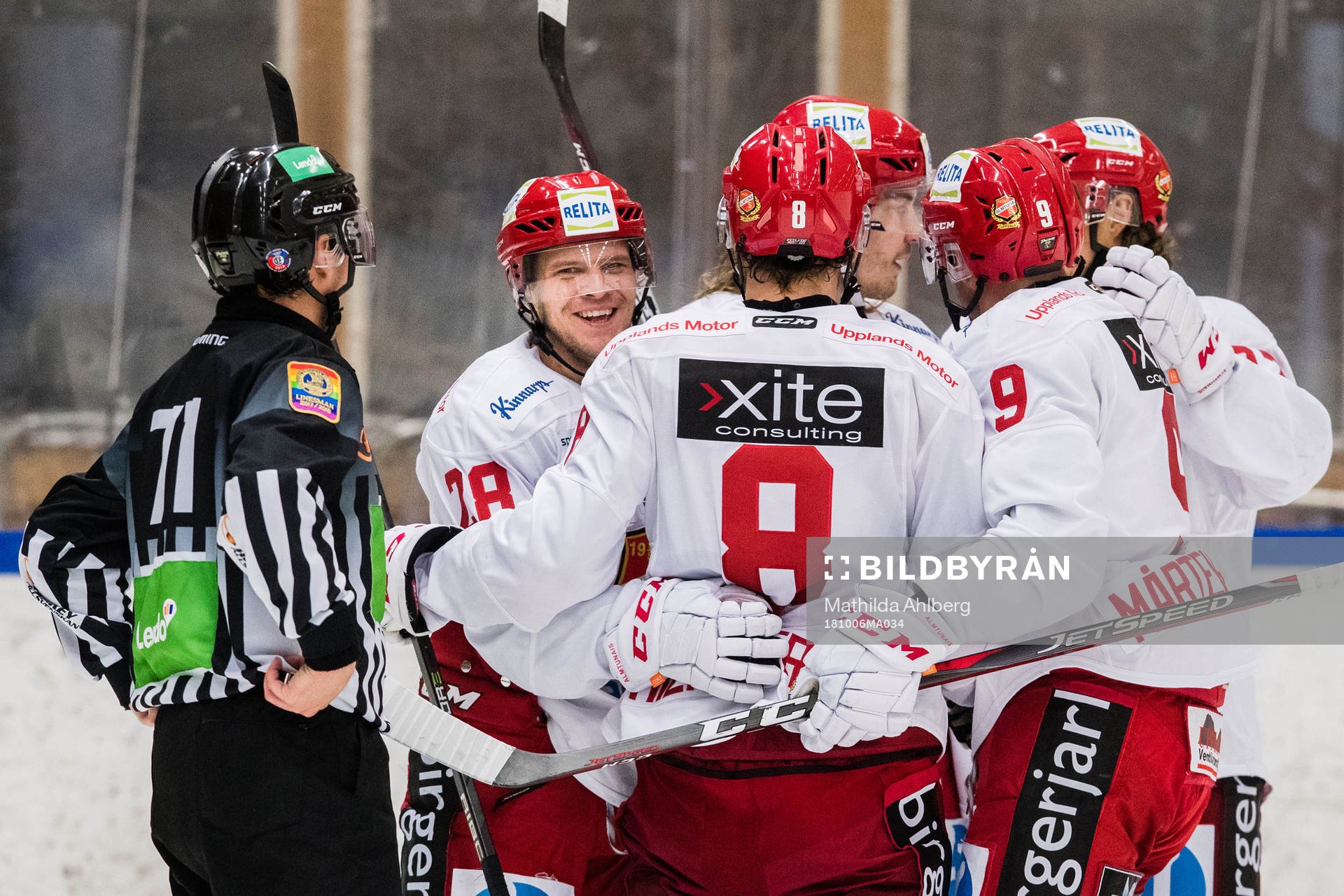 Almtunas Lucas Sandström jublar med lagkamrater