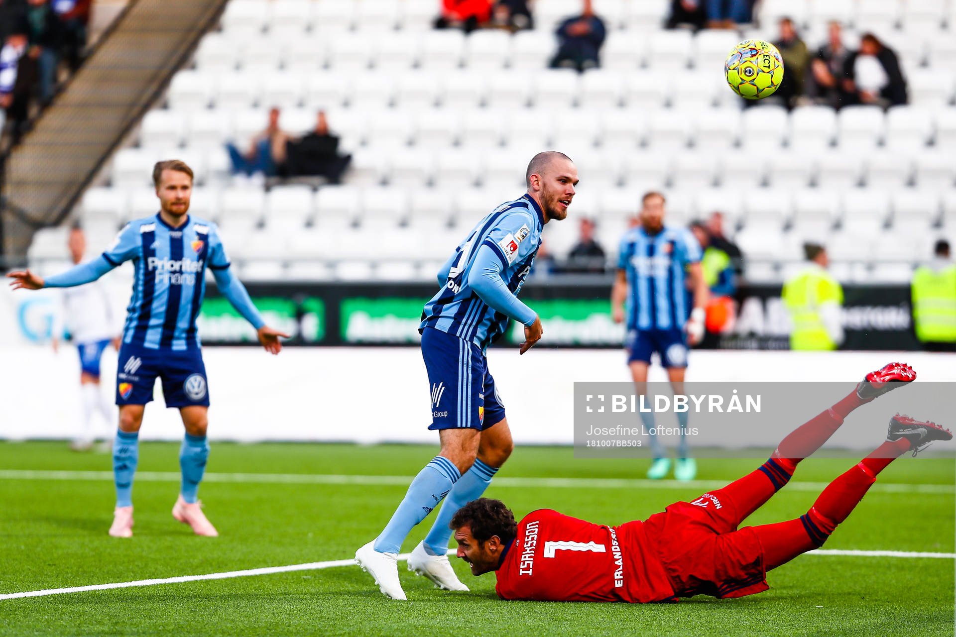 Djurgårdens Marcus Danielson gör självmål 1-0 bakom