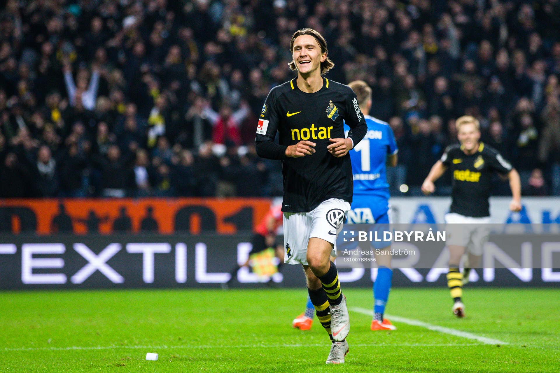 s Kristoffer Olsson jublar