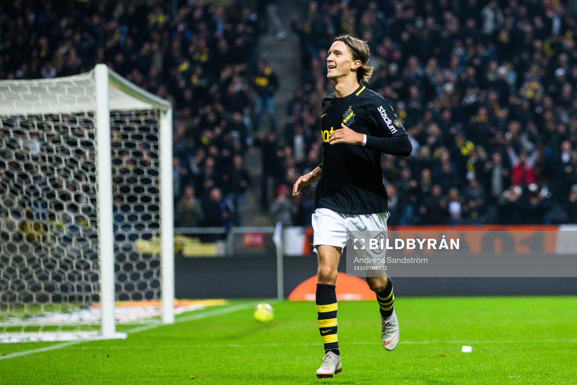 s Kristoffer Olsson jublar