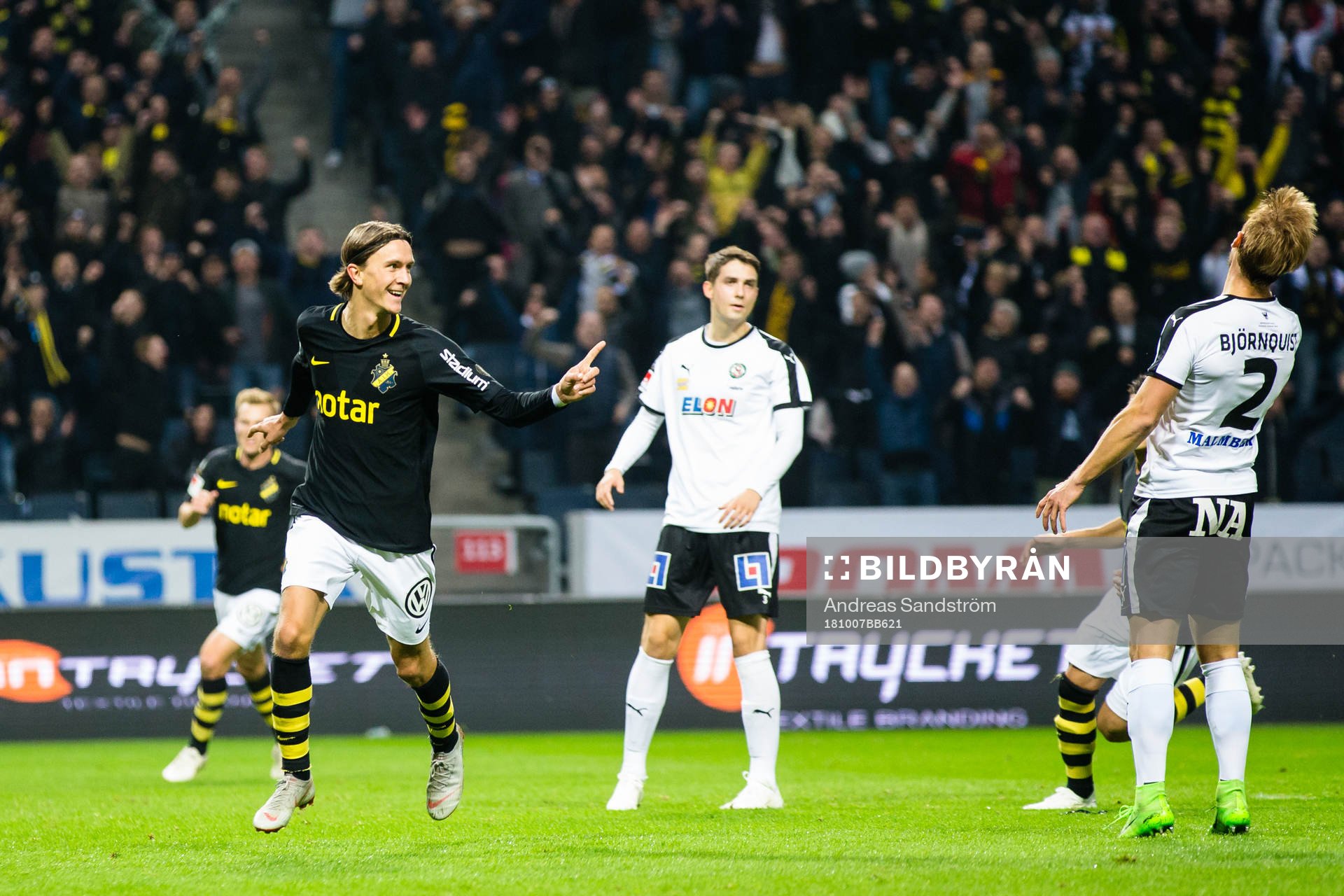 s Kristoffer Olsson jublar
