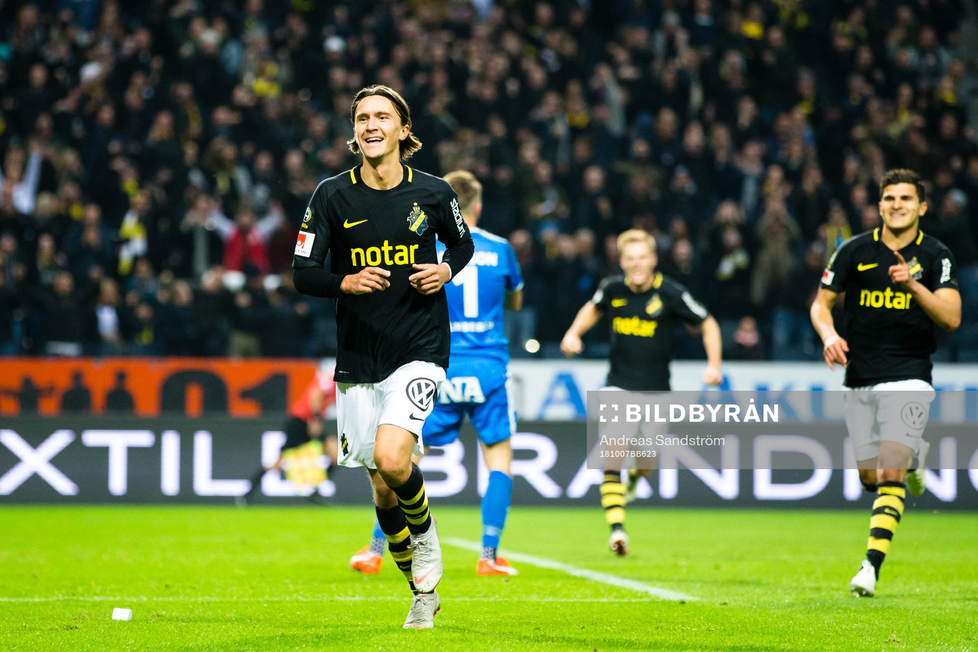 s Kristoffer Olsson jublar