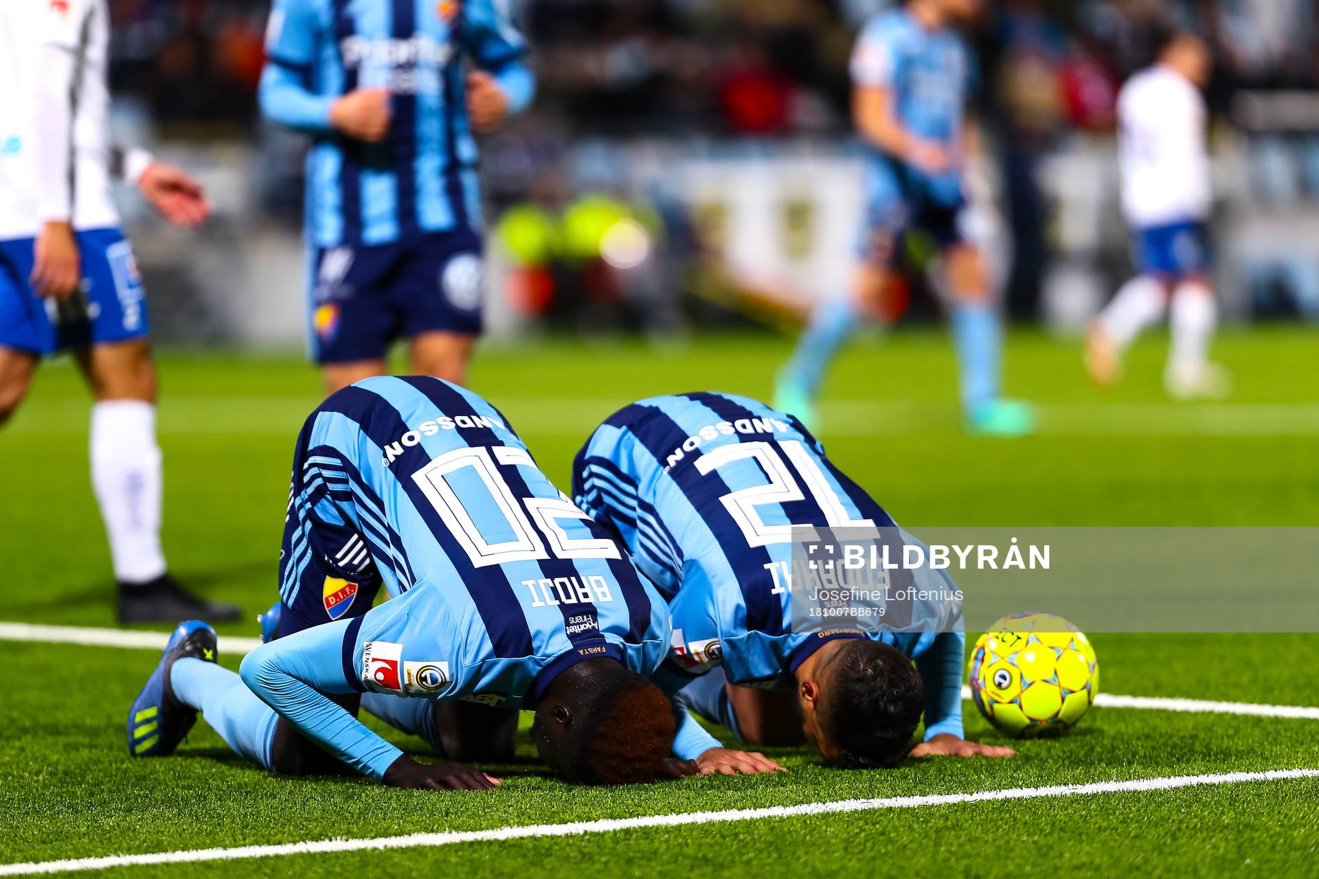 Djurgårdens Aliou Badji jublar efter 1-1 under fotbollsmatchen i Allsvenskan mellan Norrköping och Djurgården den 17 oktober 2018 i Norrköping.