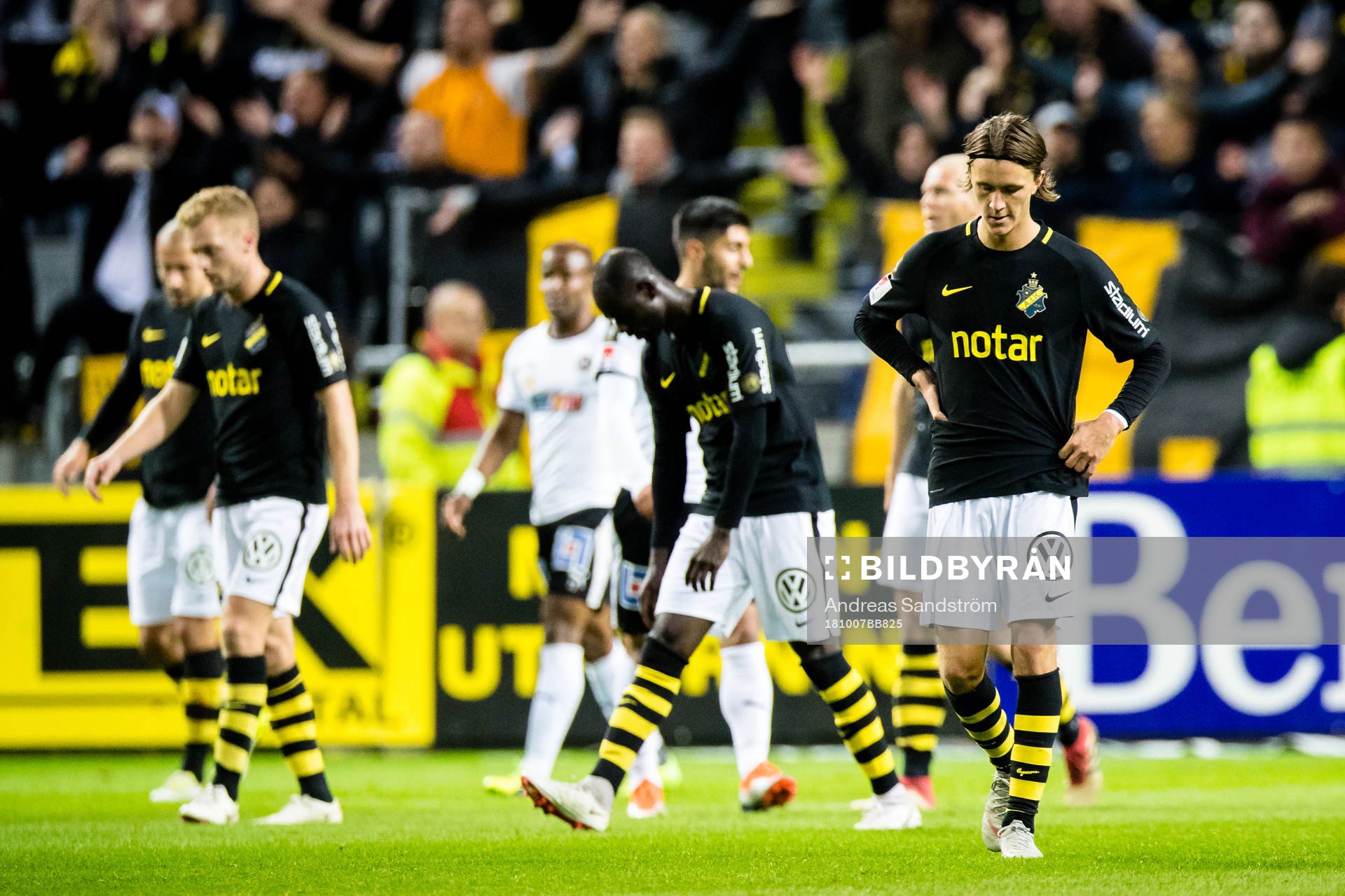 s spelare med Kristoffer Olsson (närmast i bild) deppar