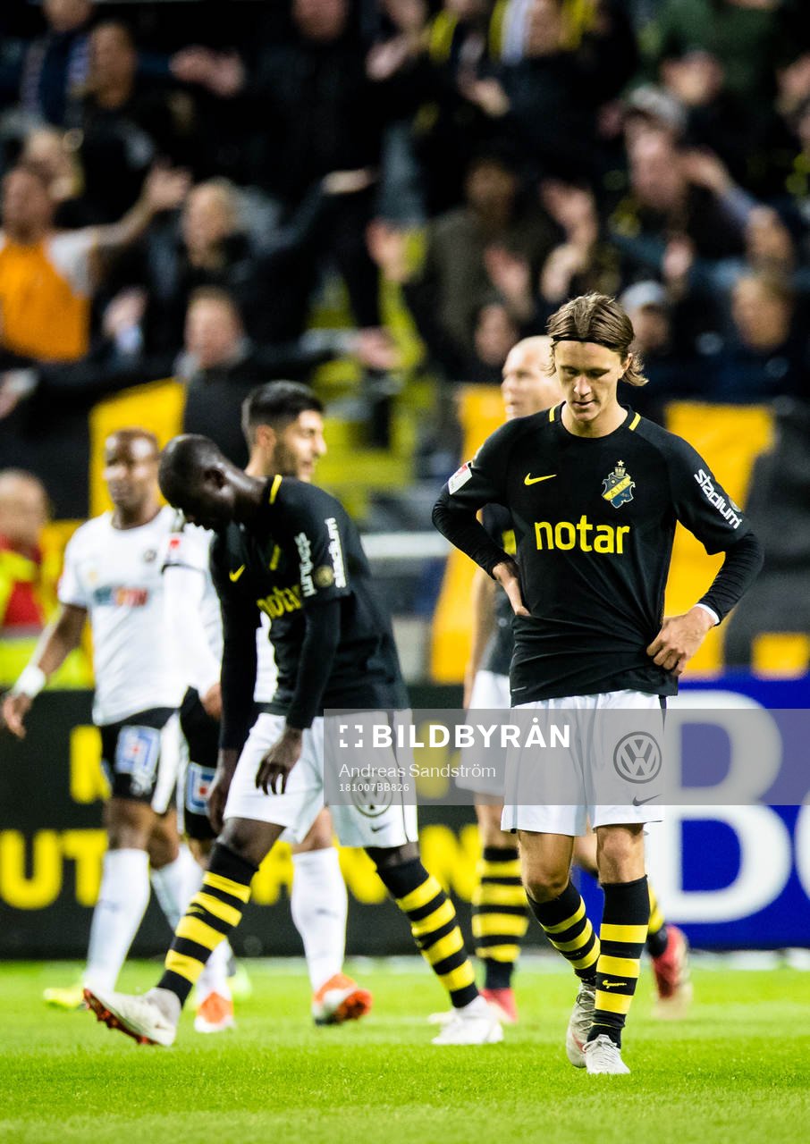 s spelare med Kristoffer Olsson (närmast i bild) deppar
