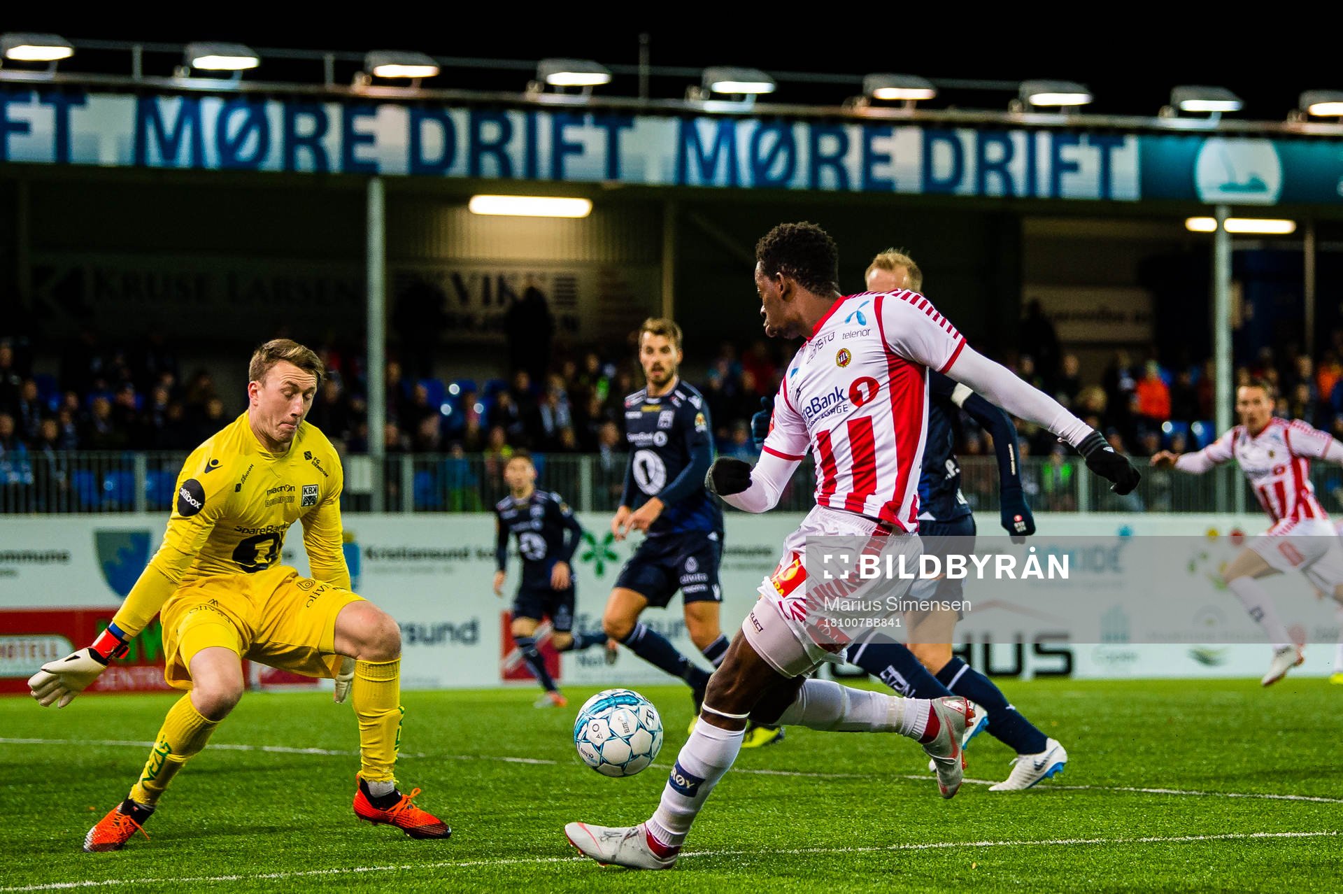 Sean Mcdermott of Kristiansund and Mushaga Bakenga of