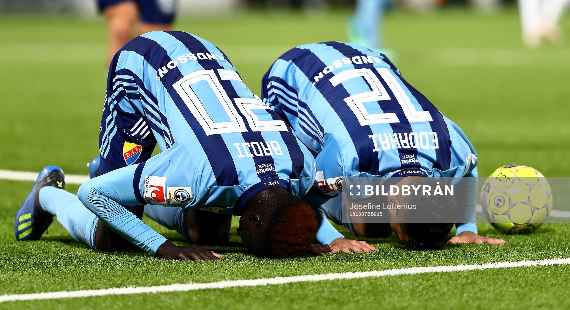 Djurgårdens Aliou Badji och lagkamrat jublar