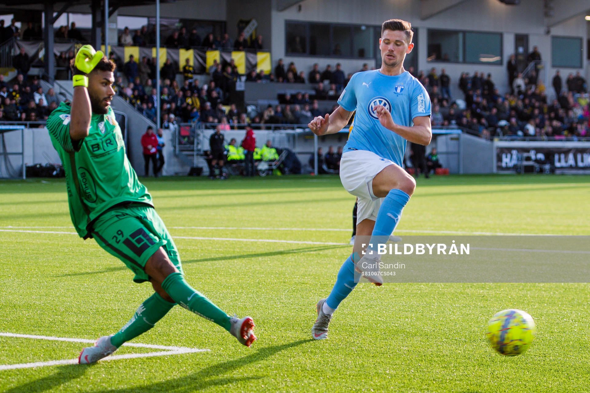 Häckens målvakt Jonathan Ursin Rasheed och Malmö FFs