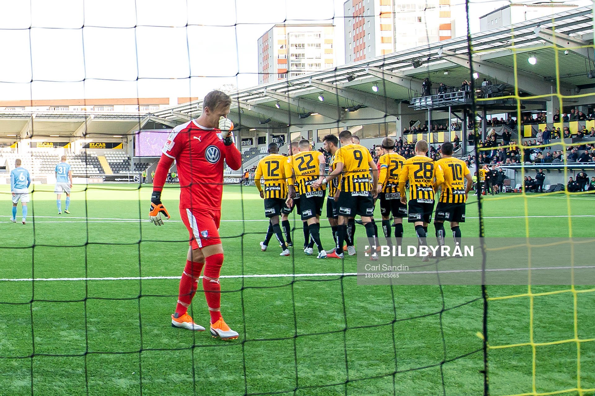 Malmö FFs målvakt Johan Dahlin deppar