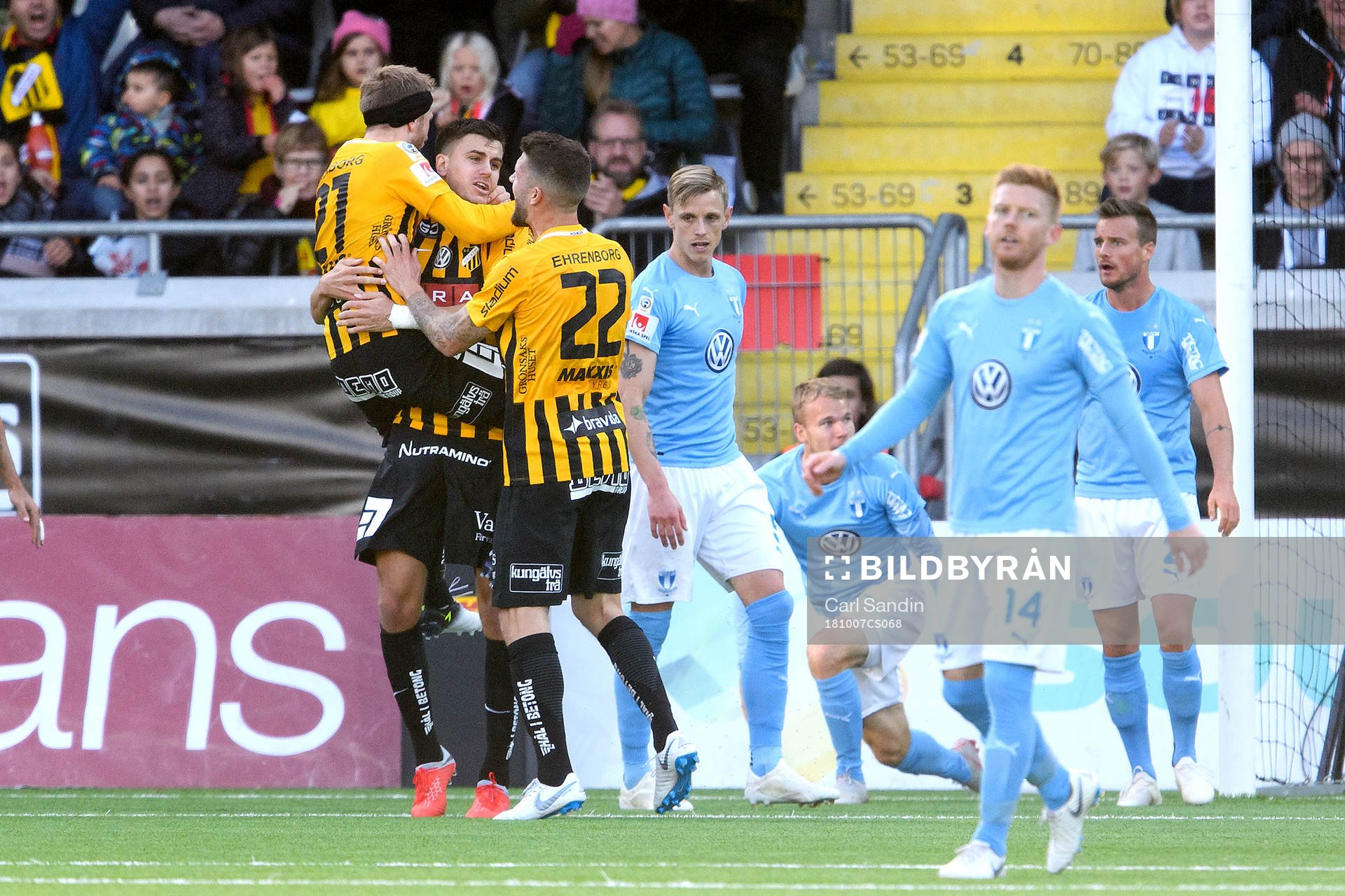 Häckens Alexander Jeremejeff jublar
