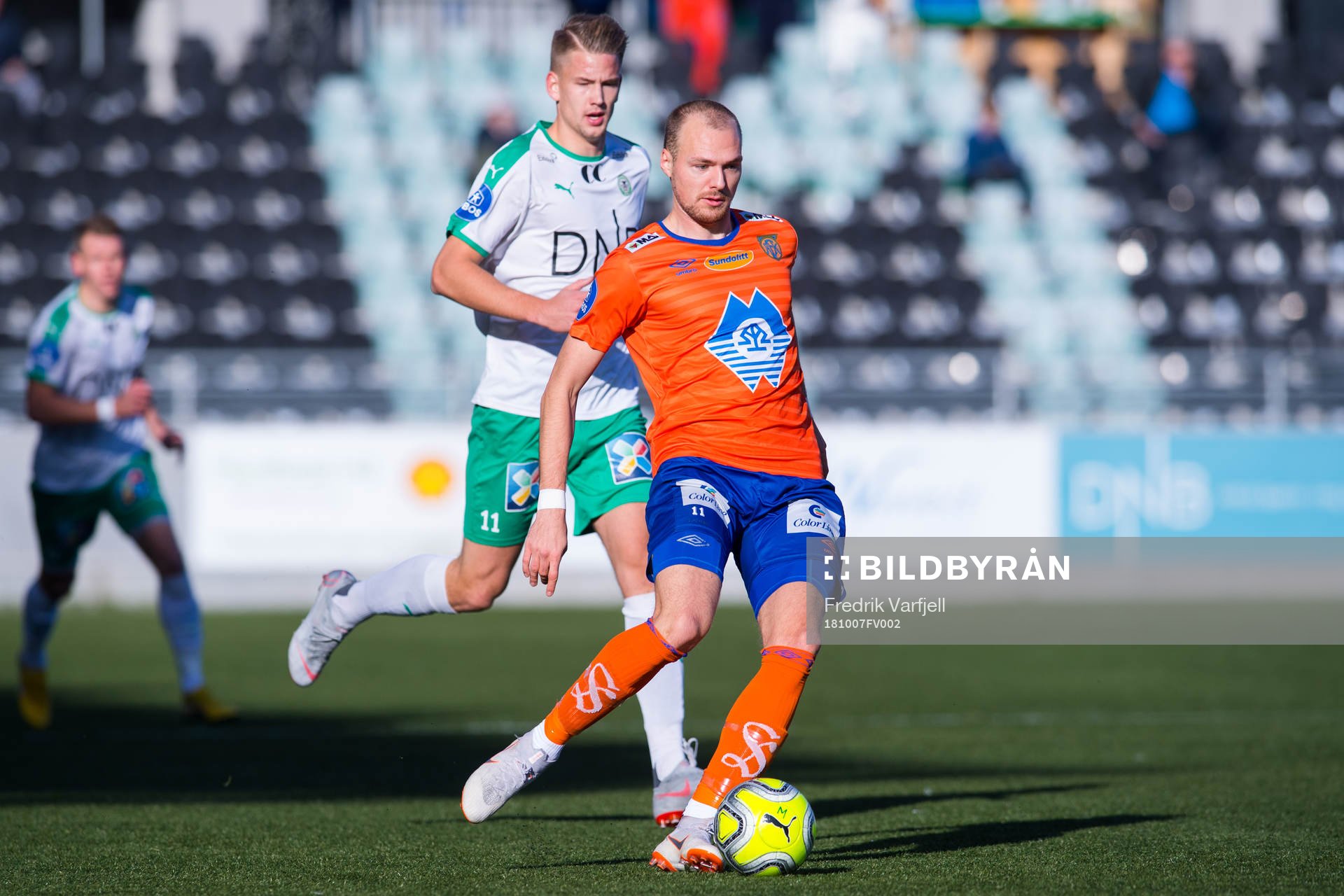 Ole Erik Midtskogen of HamKam and Aron Elís Thrándarson