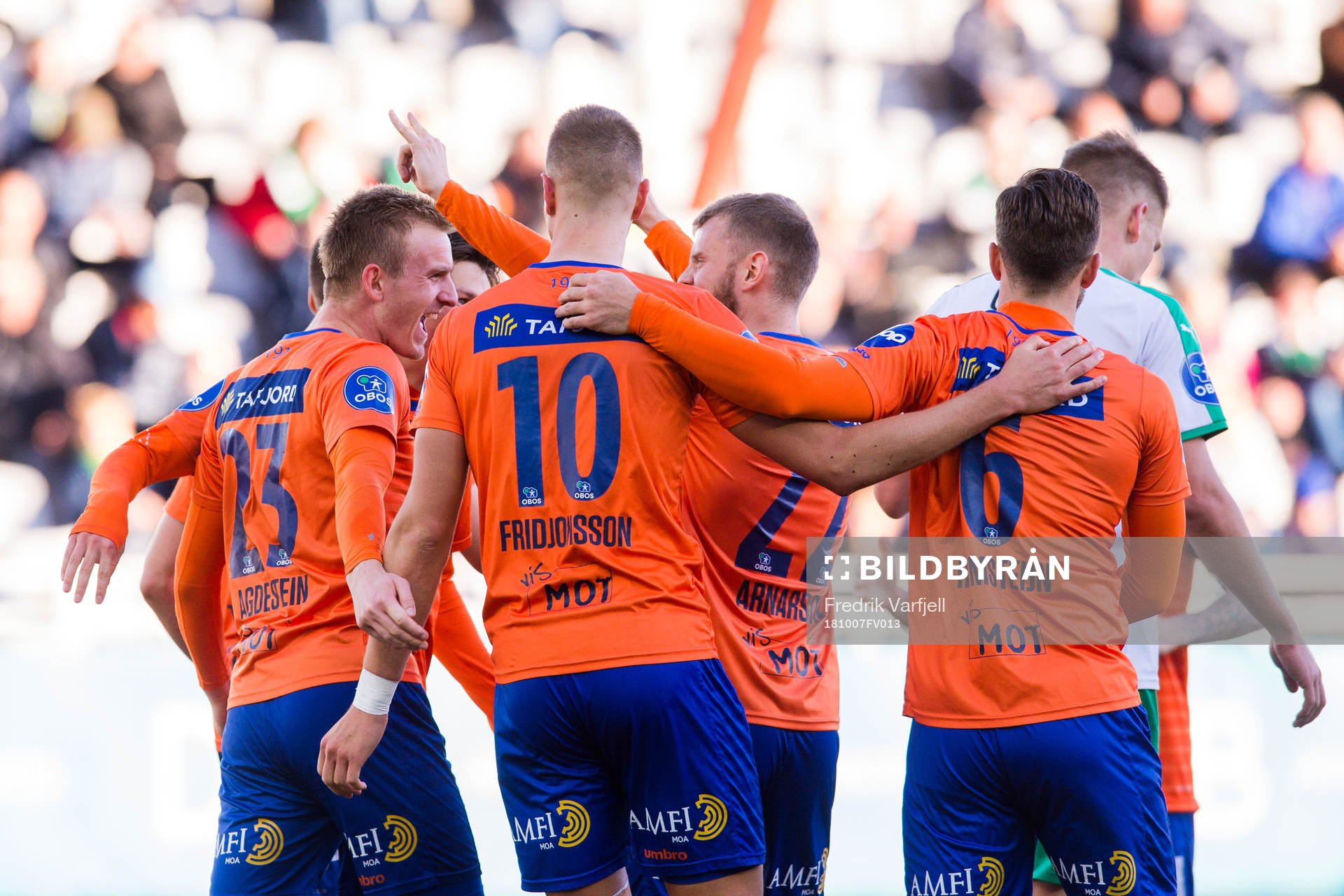 Players of Aalesund celebrate the 1-2 goal