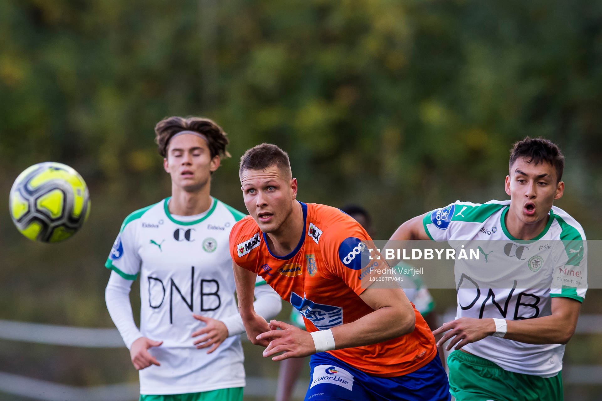 Hólmbert Fridjónsson of Aalesund and Nicholas Mickelson