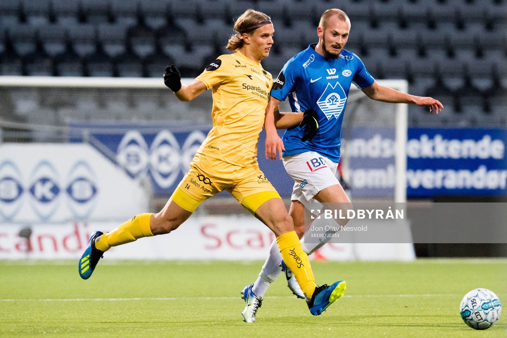 Ulrik Saltnes of Bodø/Glimt and Eirik Hestad of Molde