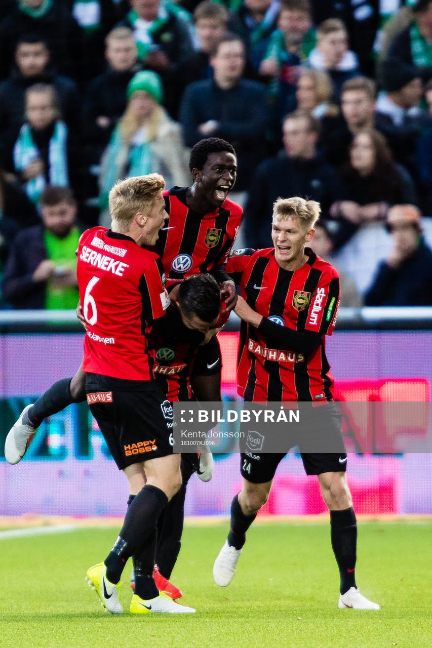 Brommapojkarnas Jack Lahne jublar med Gustav Sandberg