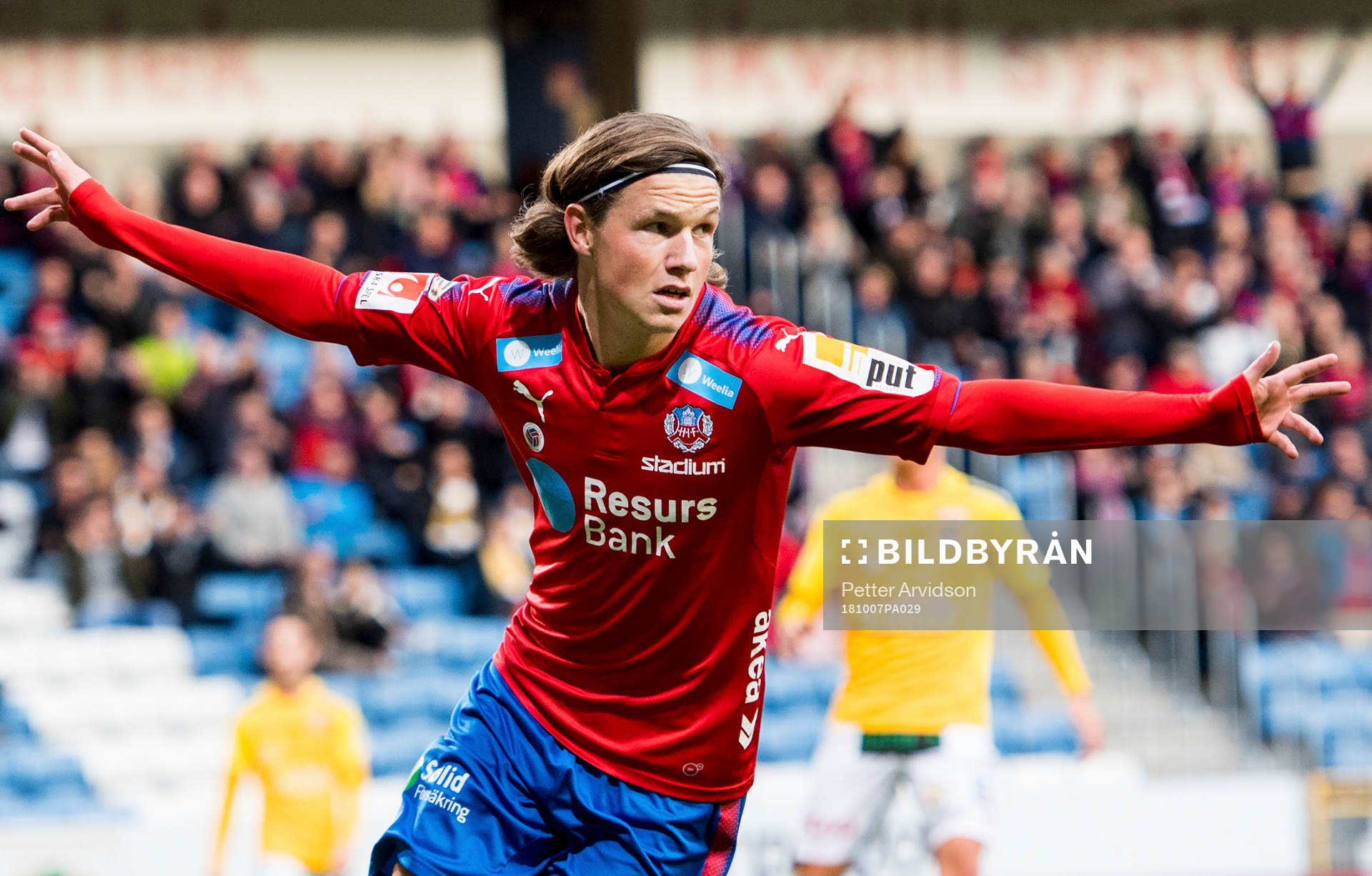 Helsingborgs Max Svensson jublar efter sitt 1-0 mål under fotbollsmatchen i Superettan mellan Helsingborg och Falkenberg den 7 oktober 2018 i Helsingborg.