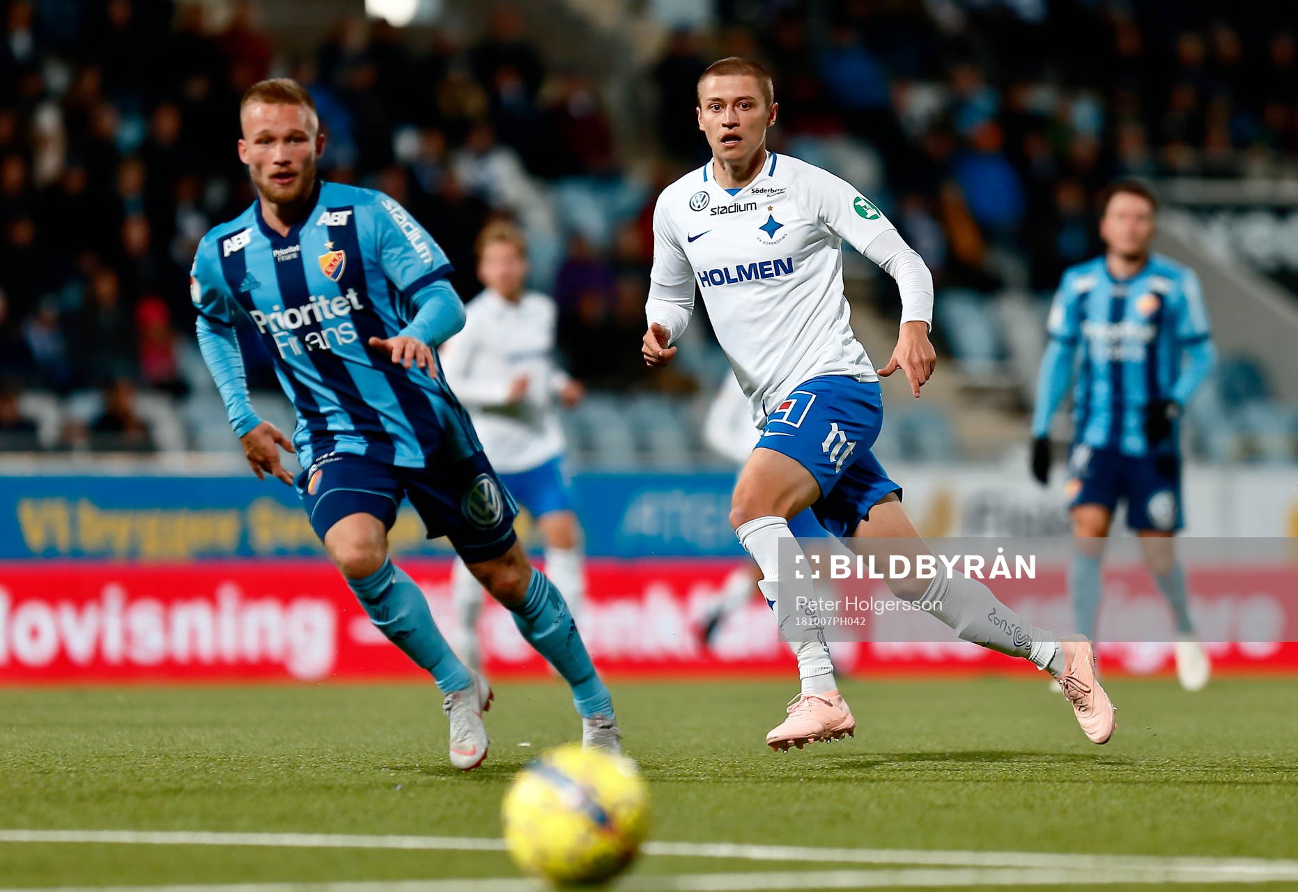 Djurgårdens Nicklas Bärkroth och Norrköpings Simon Thern