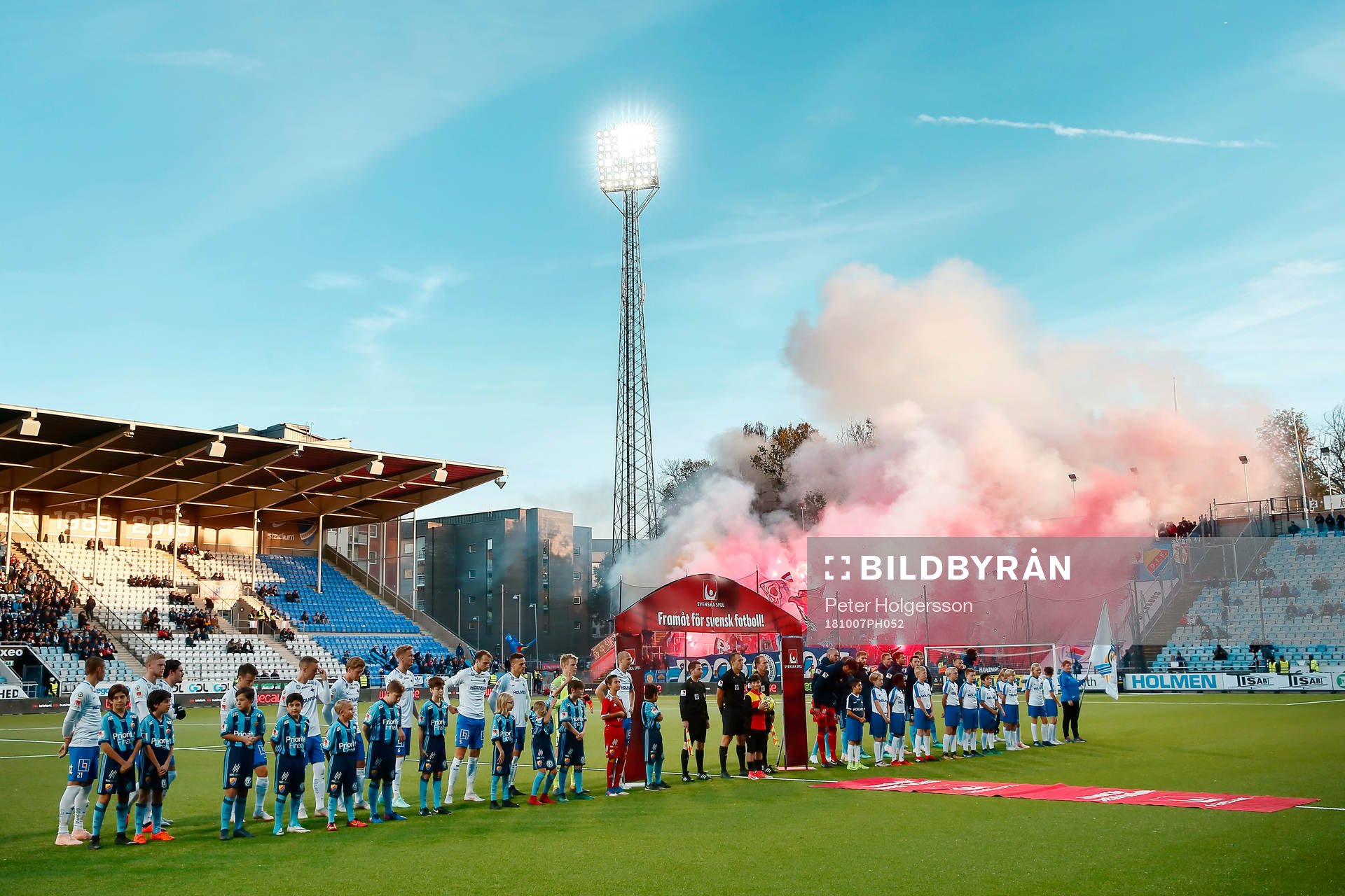 Rök, bengaler, pyroteknik i Djurgårdens klack