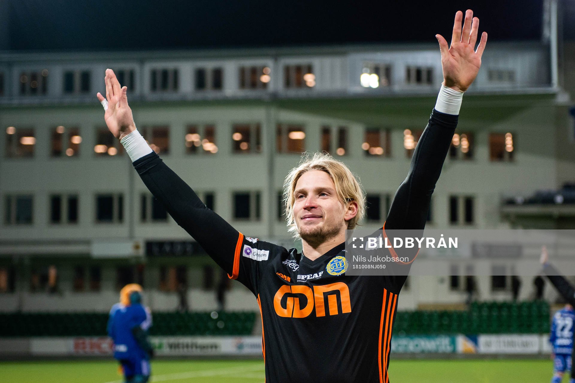 Sundsvalls målvakt William Eskelinen jublar efter fotbollsmatchen i Allsvenskan mellan GIF Sundsvall och Kalmar den 8 oktober 2018 i Sundsvall.