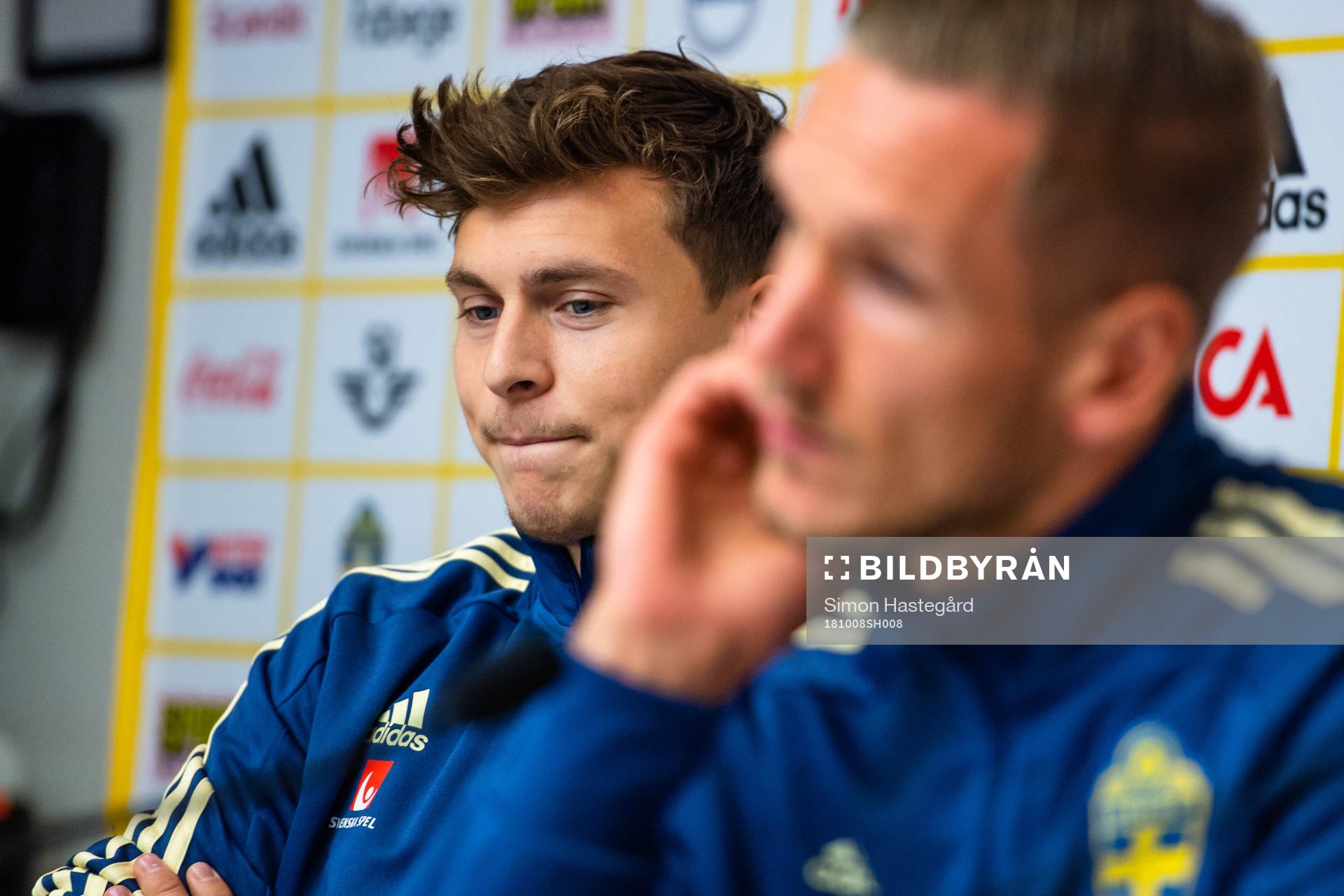 Sveriges målvakt Robin Olsen och Victor Nilsson Lindelöf
