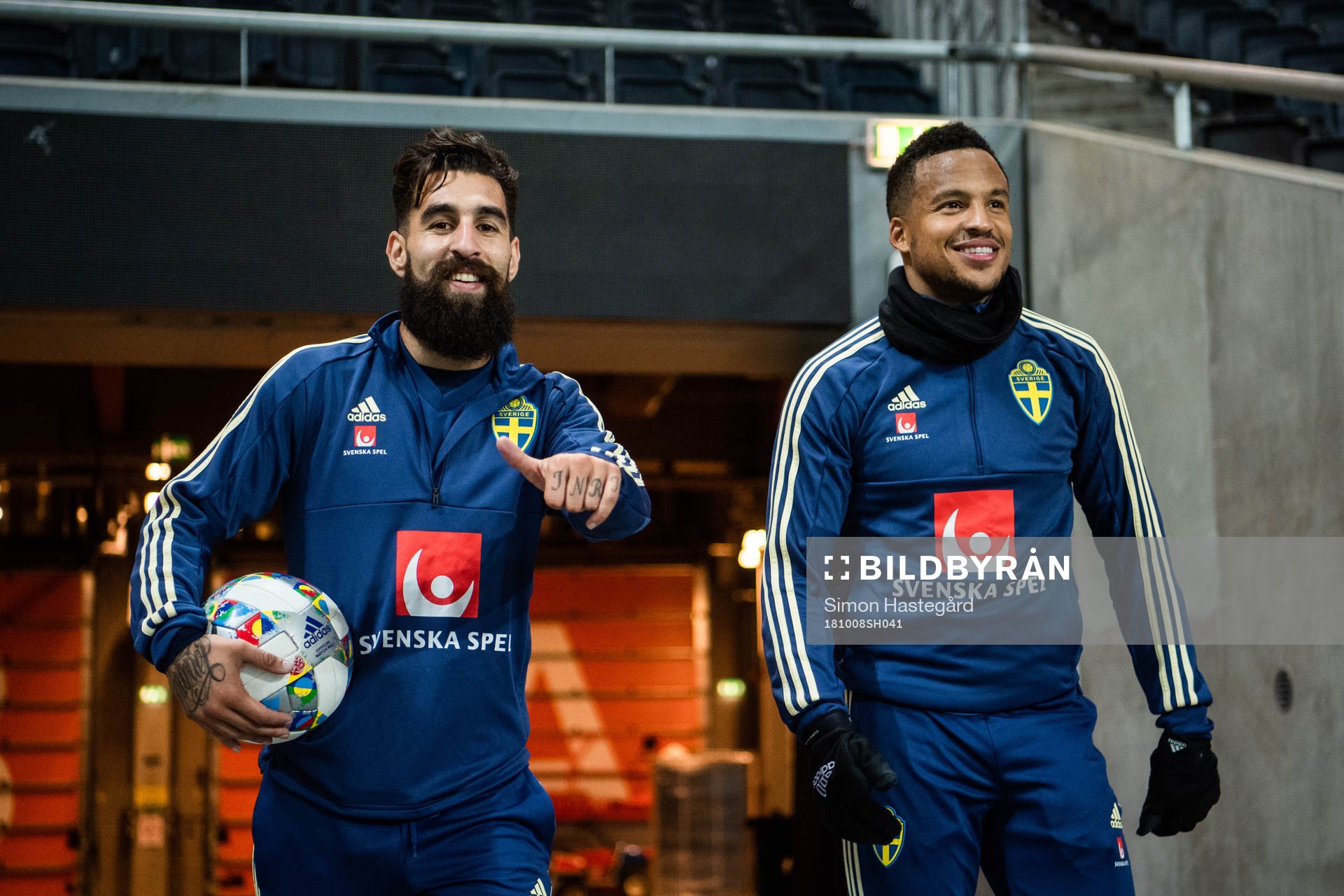 Sveriges Jimmy Durmaz och Martin Olsson