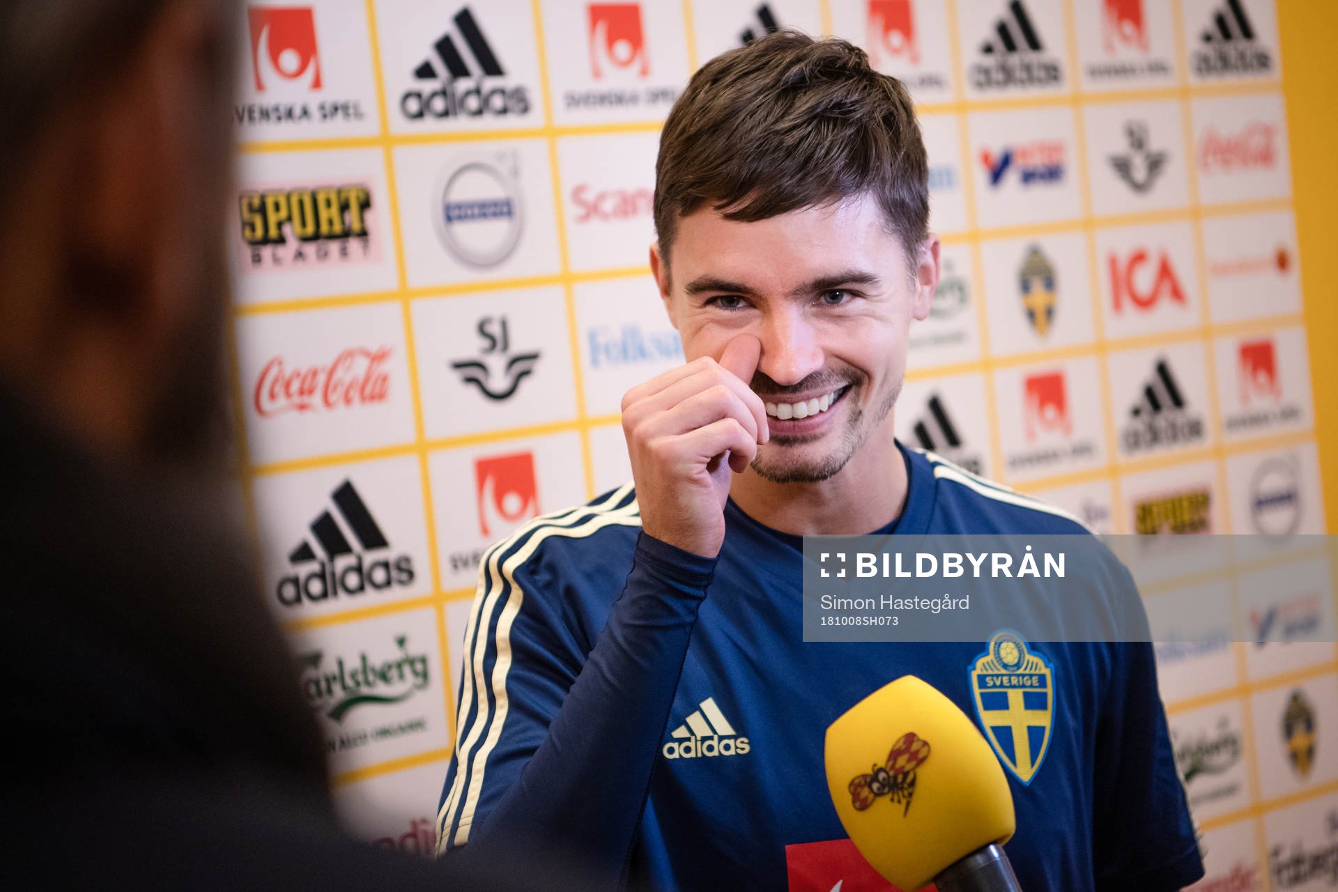 Sveriges Mikael Lustig i mixed zone