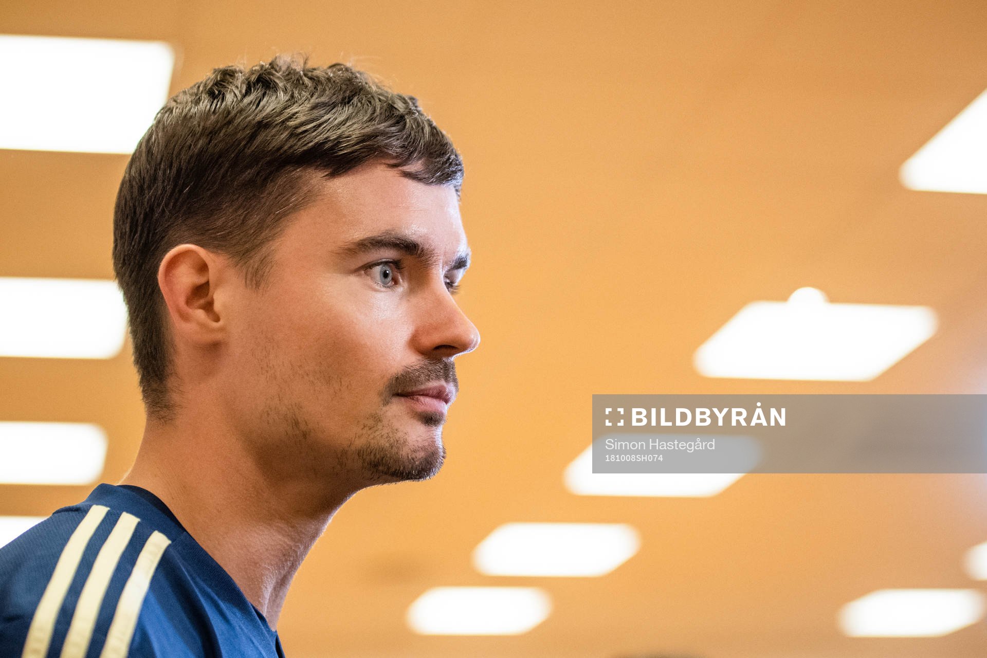 Sveriges Mikael Lustig i mixed zone