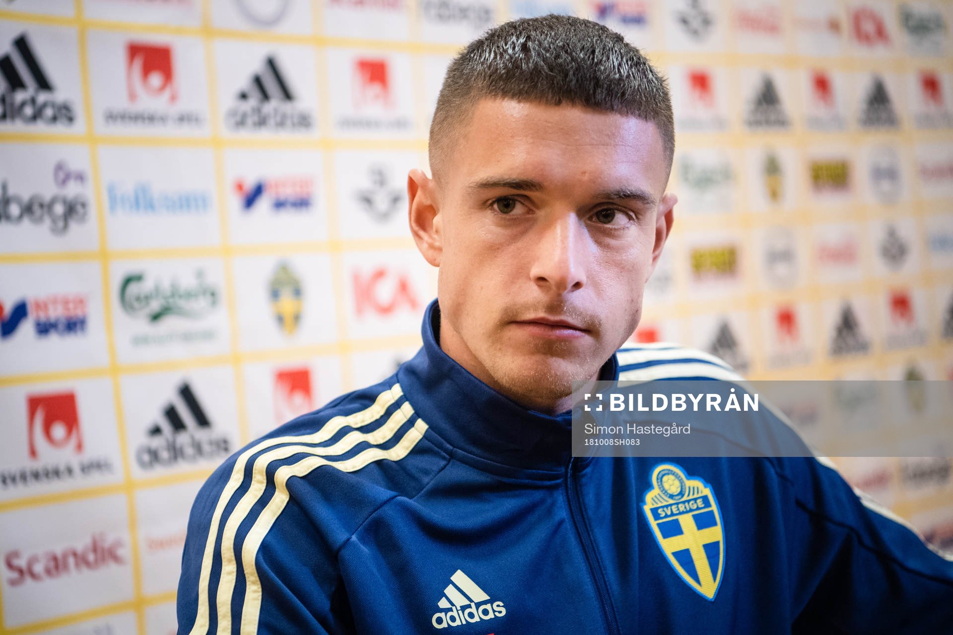 Sveriges Kristoffer Peterson i mixed zone efter en träning med Sveriges fotbollslandslag inför Nations League den 8 oktober 2018 i Stockholm.