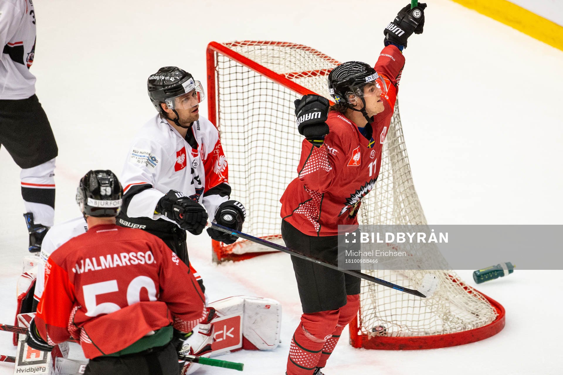 Samuel Fagemo of Frölunda celebrates