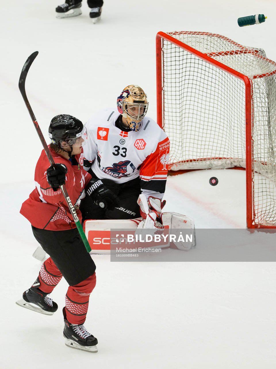 Samuel Fagemo of Frölunda celebrates