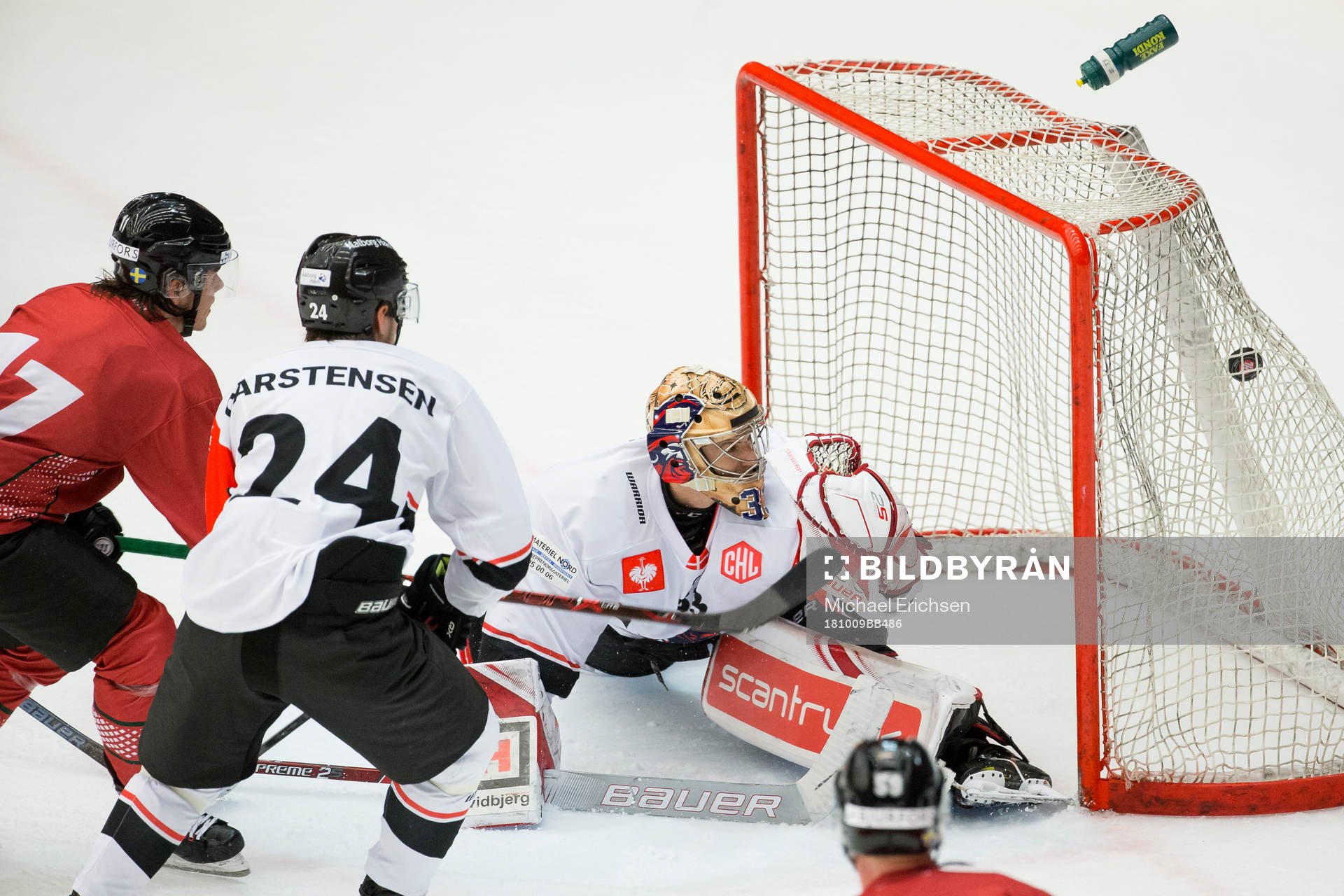 Samuel Fagemo of Frölunda scores 5-0 behind goalkeeper