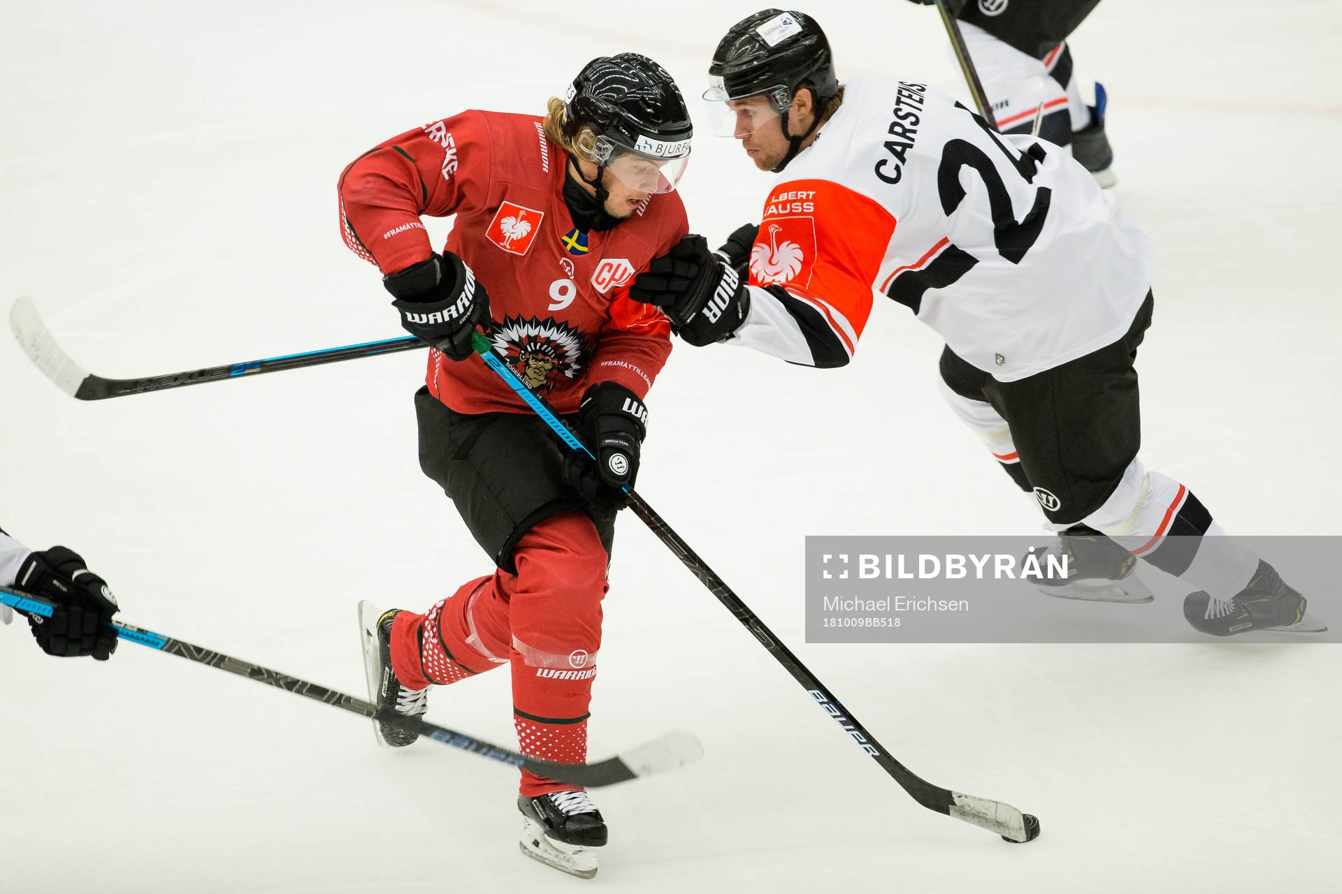 Tim Söderlund of Frölunda and Nikolaj Carstensen of