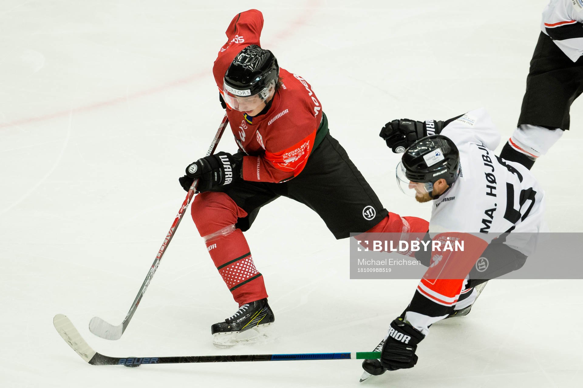 Jacob Moverare of Frölunda and Martin Höjbjerg of Aalborg