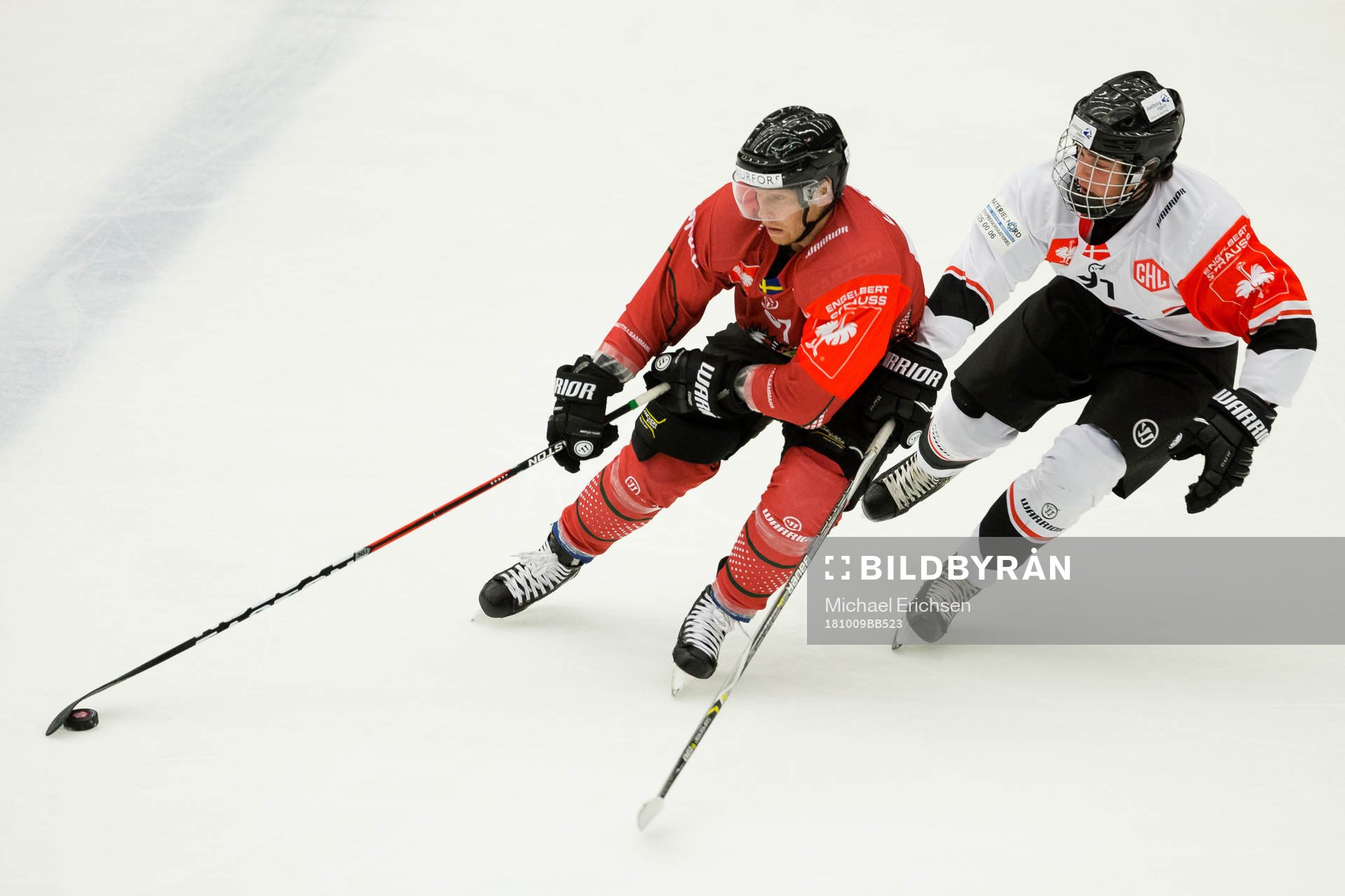 Ryan Lasch of Frölunda and Jonathan Brinkman of Aalborg