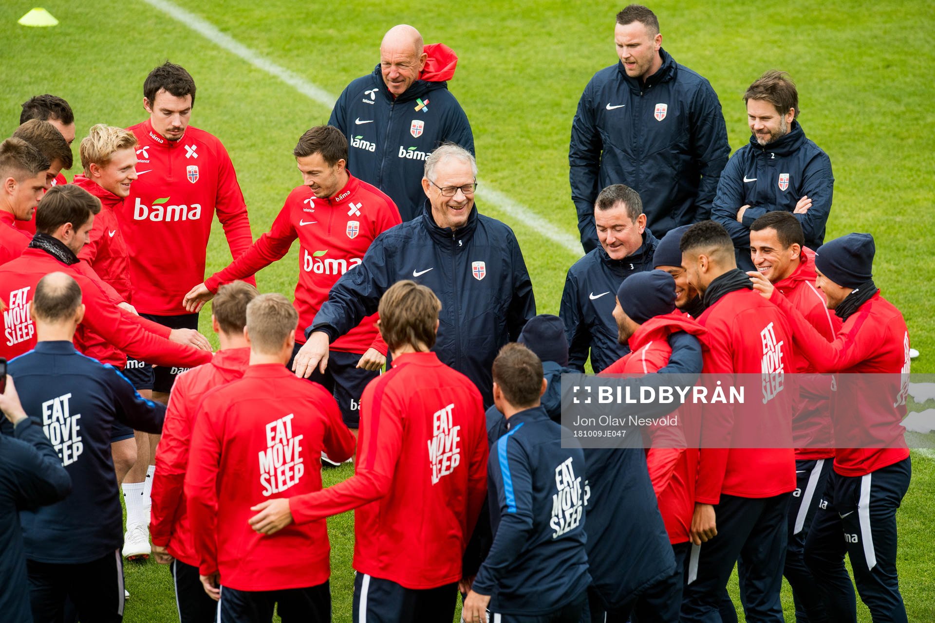 Lars Lagerbäck, head coach of Norway, and the players of