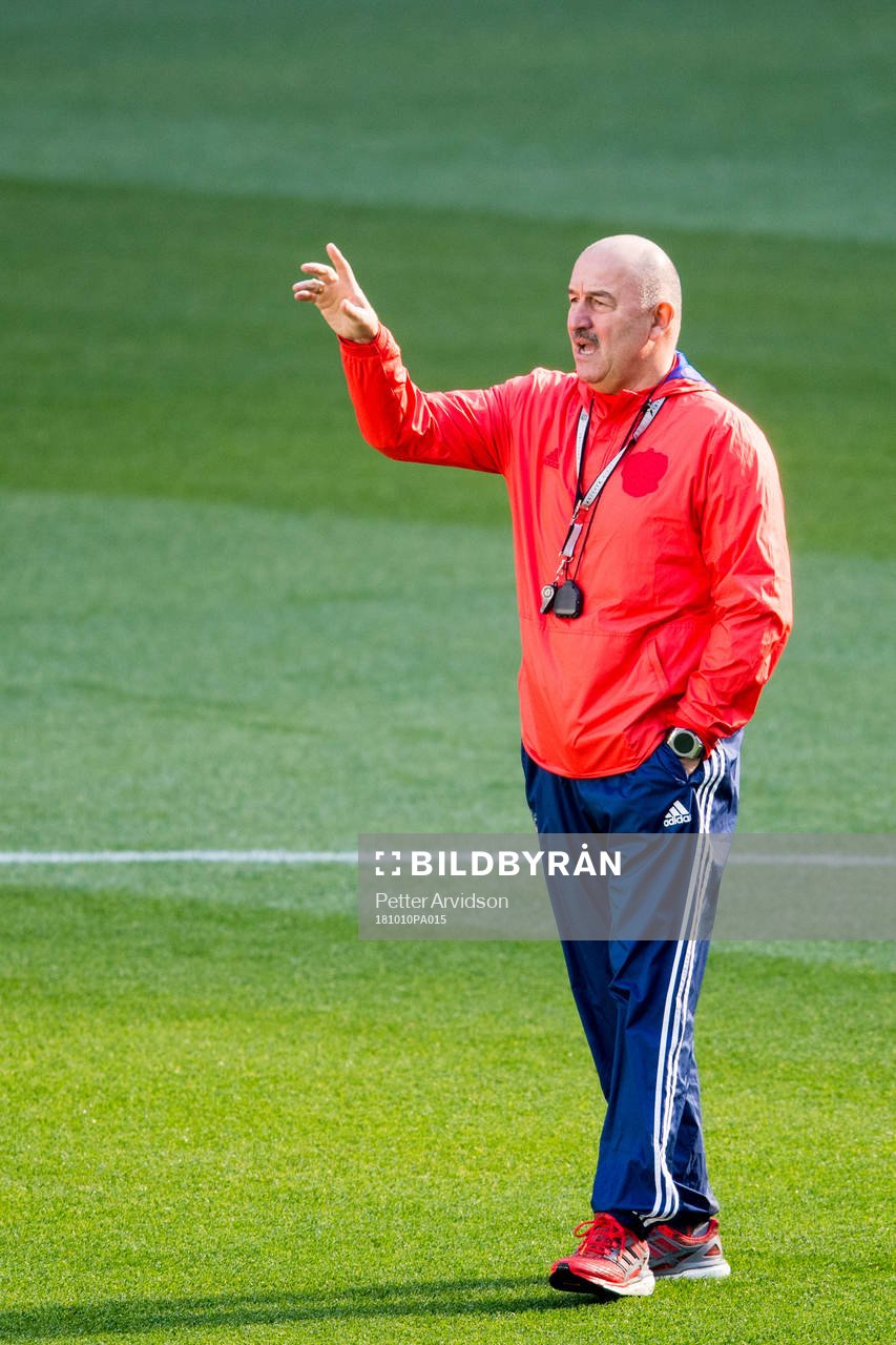 Head coach Stanislav Cherchesov of Russia