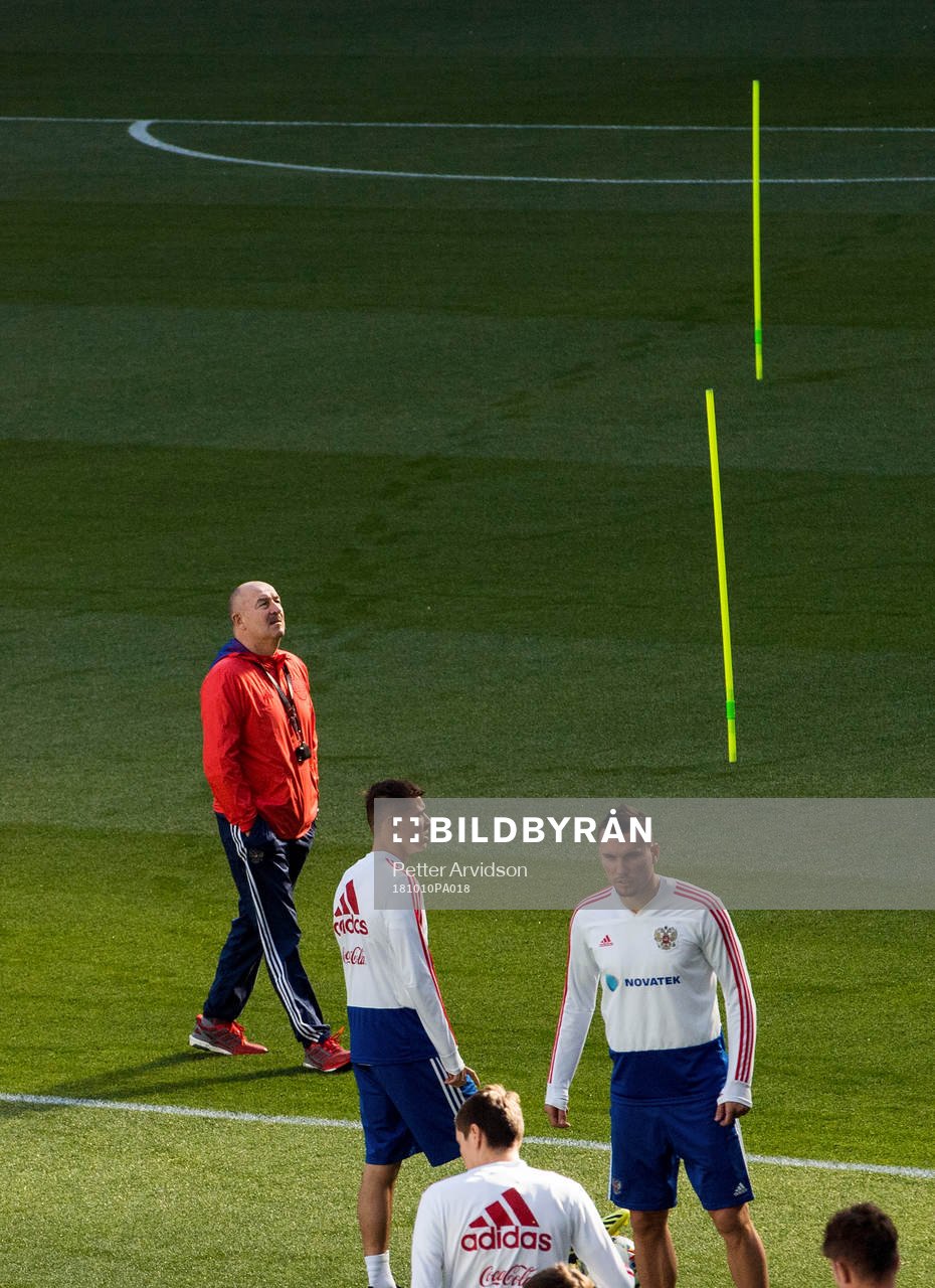Head coach Stanislav Cherchesov of Russia