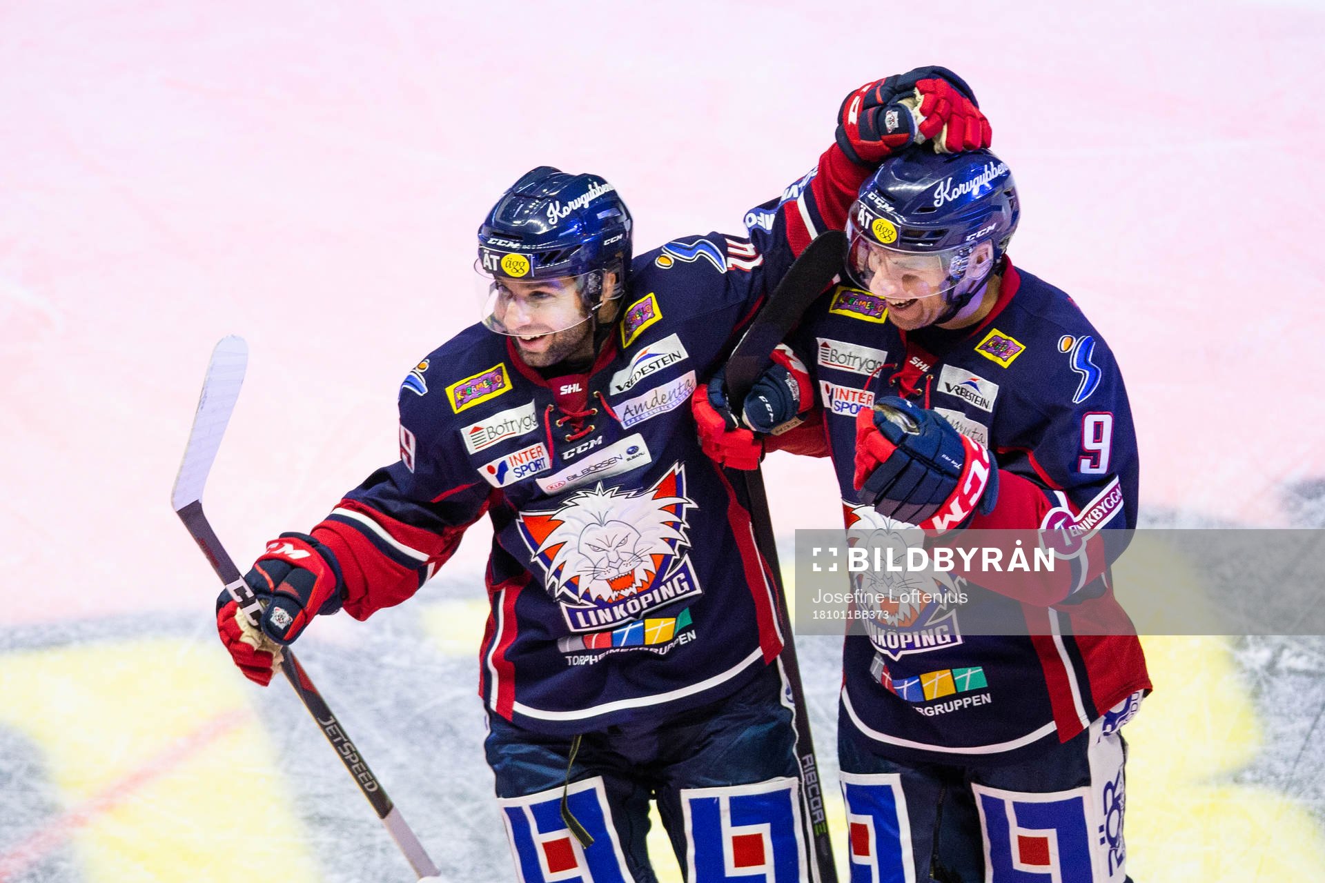 Linköpings Joe Whitney och Derek Roy jublar
