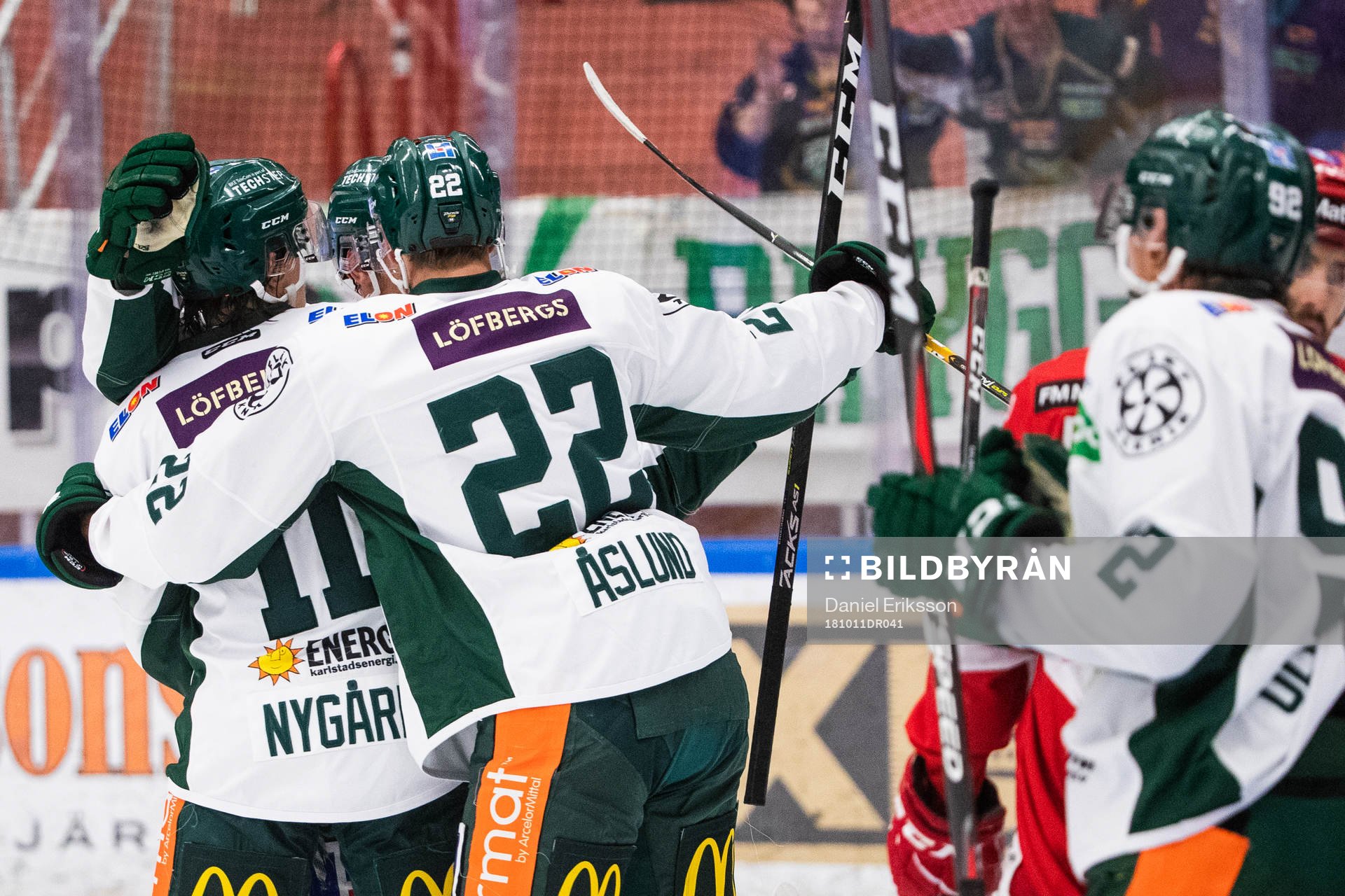 Färjestads Joakim Nygård och Per Åslund jublar