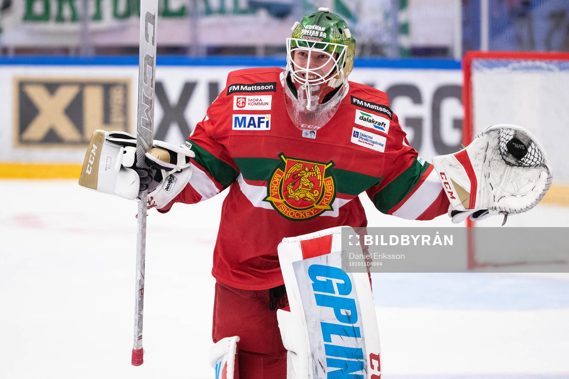 Moras målvakt Isak Wallin jublar