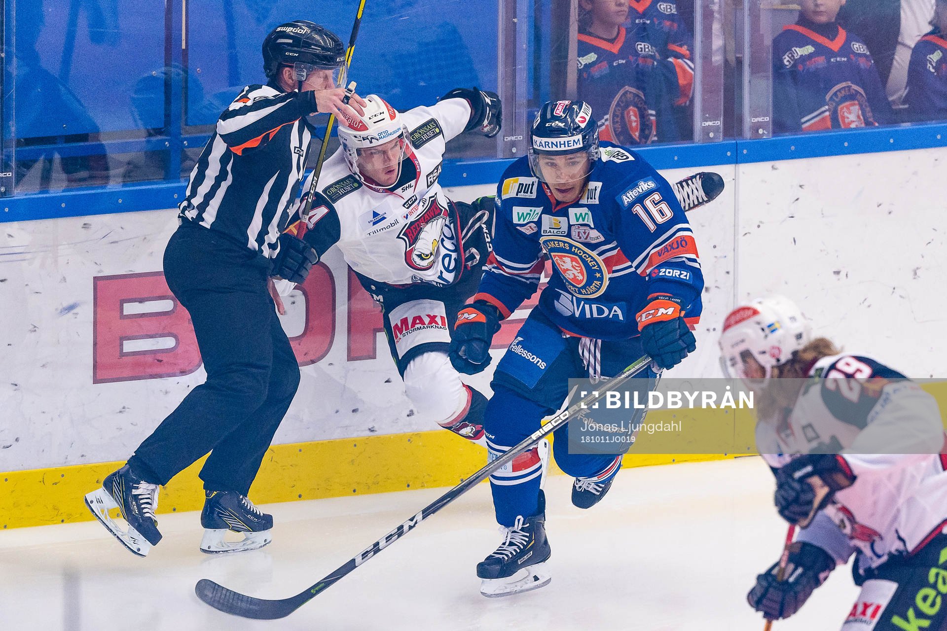 Malmö Redhawks Carl-Johan Lerby faller
