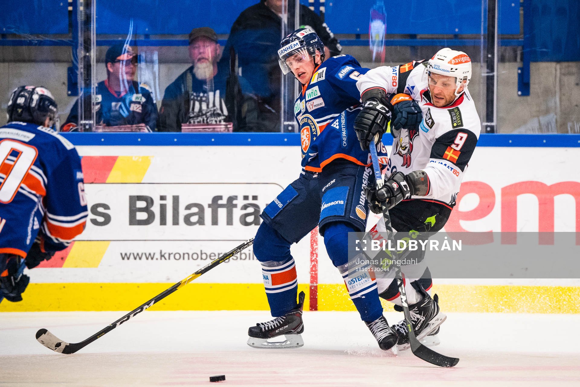 Växjös Linus Högberg och Malmö Redhawks Frederik Storm
