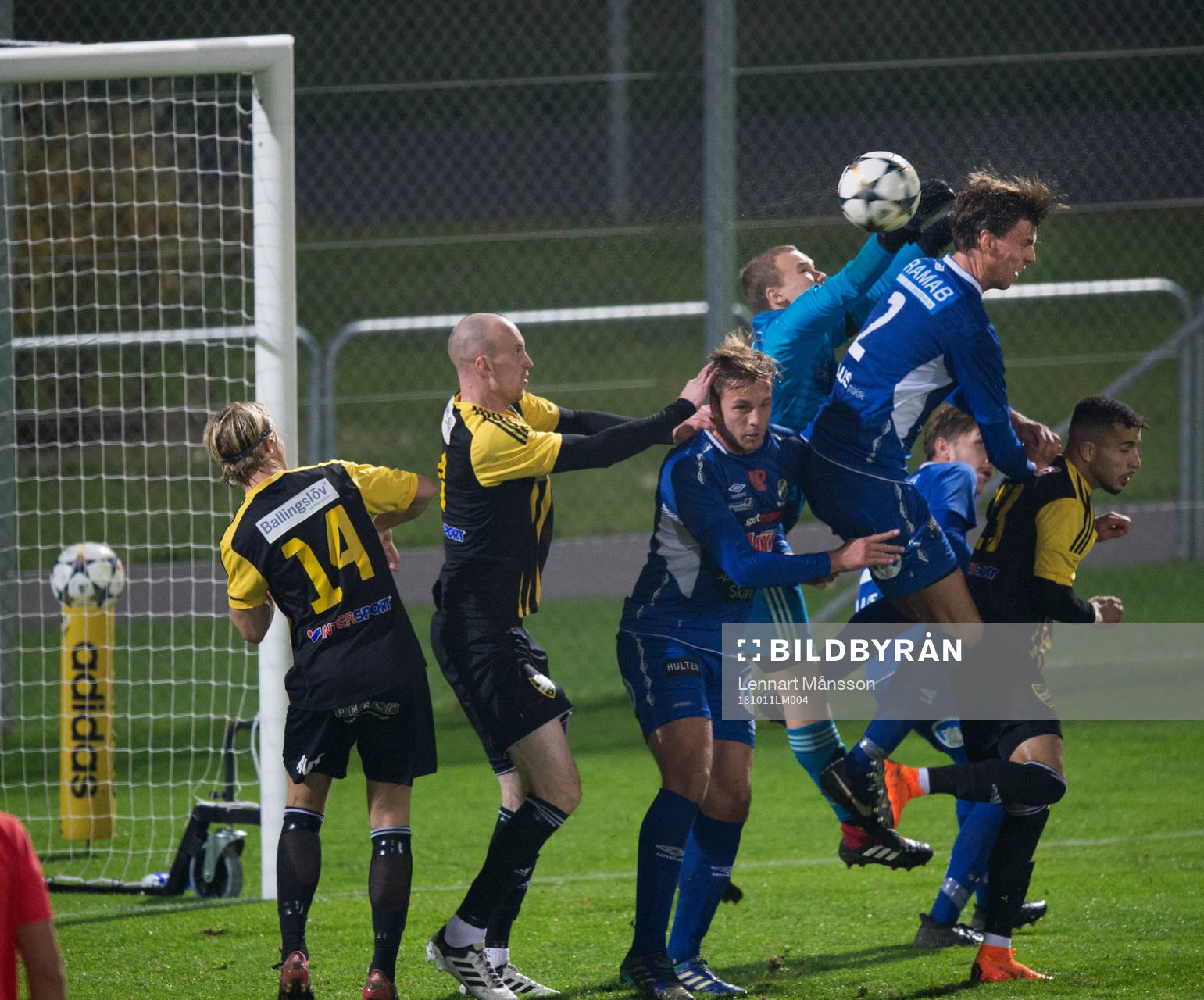 IFK Hässleholms målvakt Adam Larsson och Simon