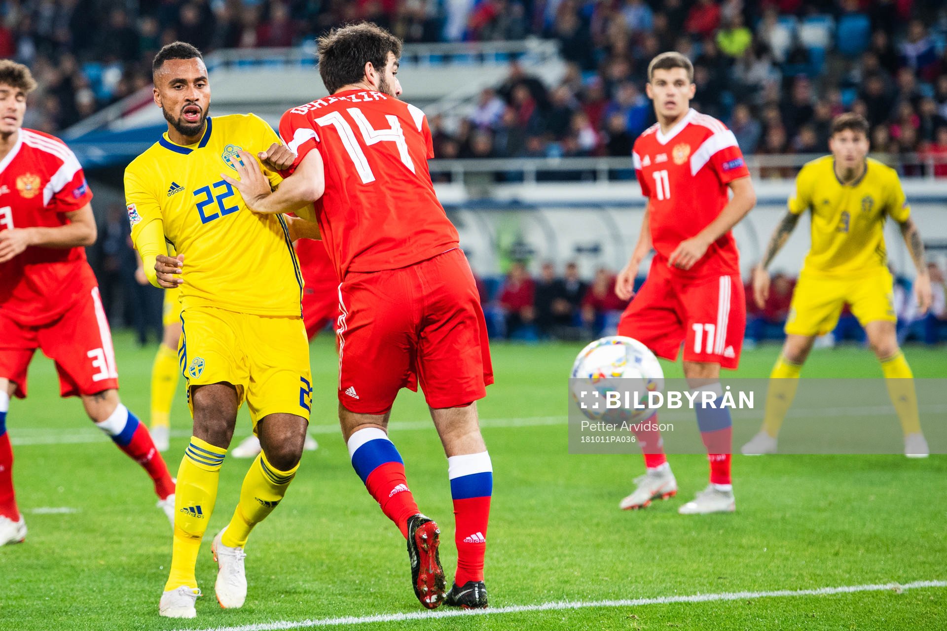 Isaac Kiese Thelin of Sweden and Giorgi Jikla of Russia