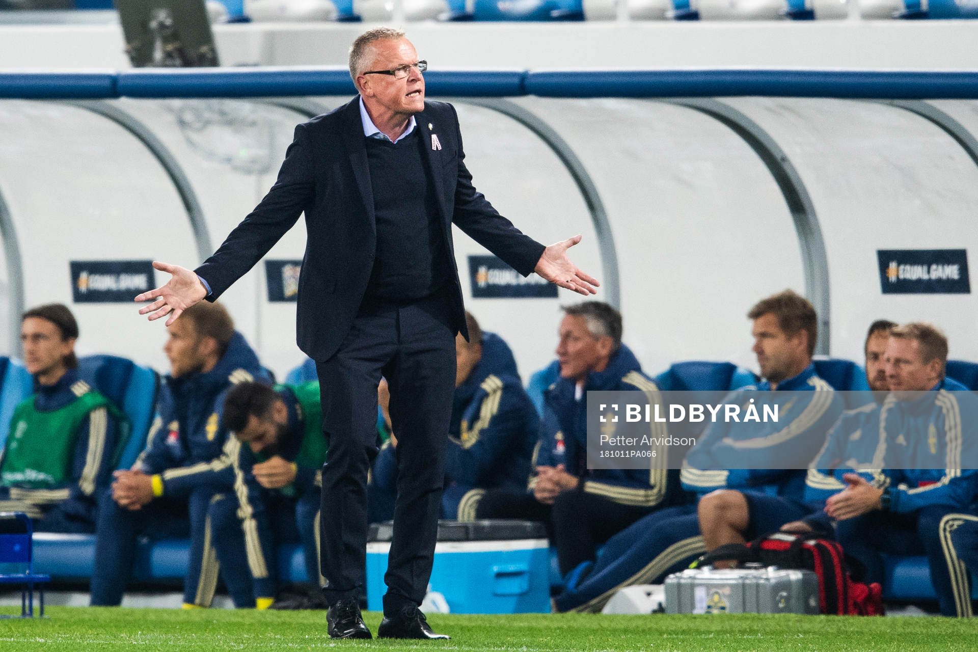 Head coach Janne Andersson of Sweden react