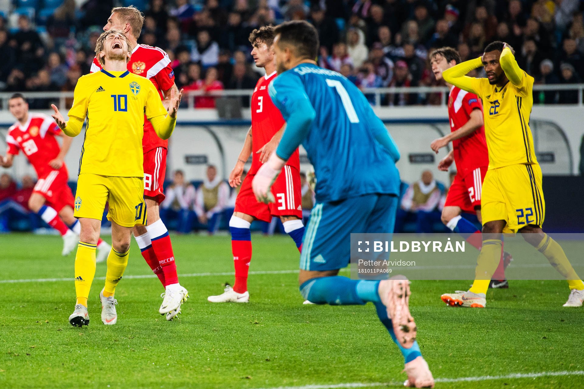 Emil Forsberg of Sweden reacts