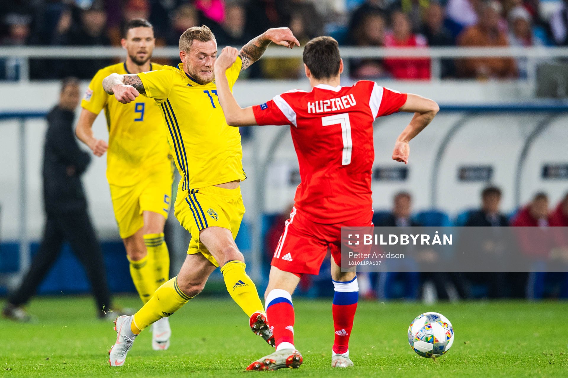 John Guidetti of Sweden and Daler Kuziaev of Russia